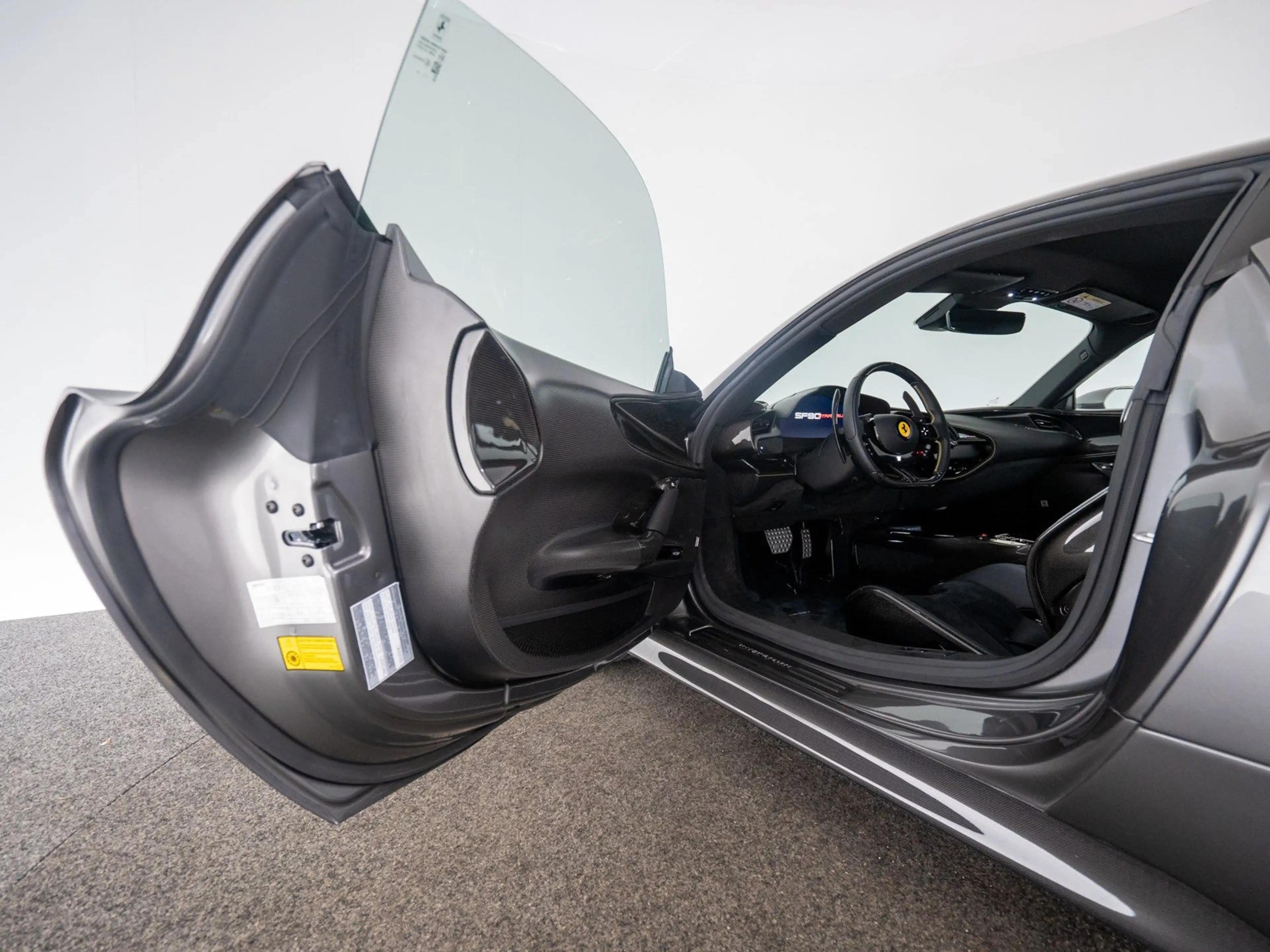 Ferrari SF90 Stradale ASSETTO FIORANO FERRARI SINGEN — photo 8