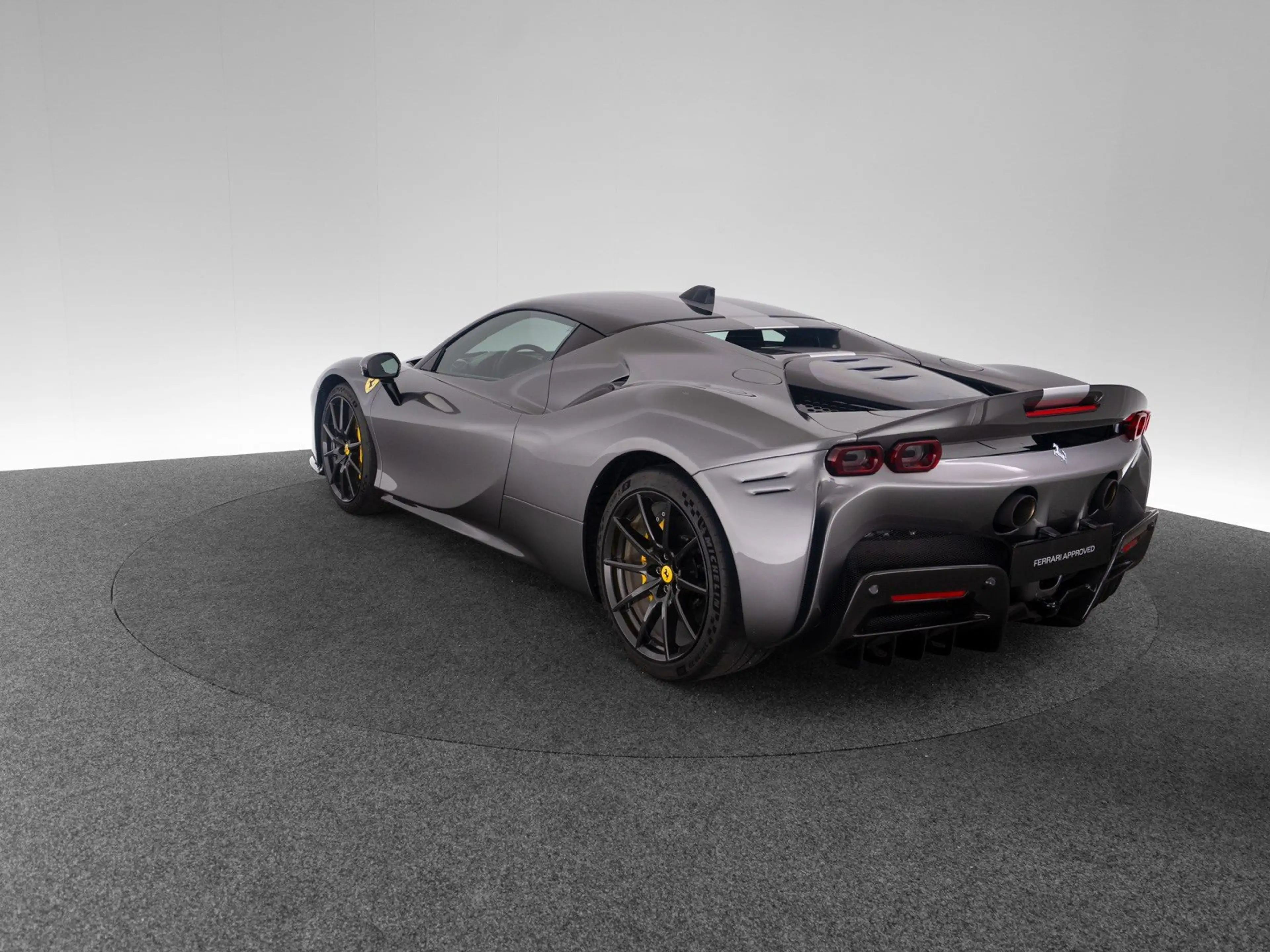 Ferrari SF90 Stradale ASSETTO FIORANO FERRARI SINGEN — photo 2
