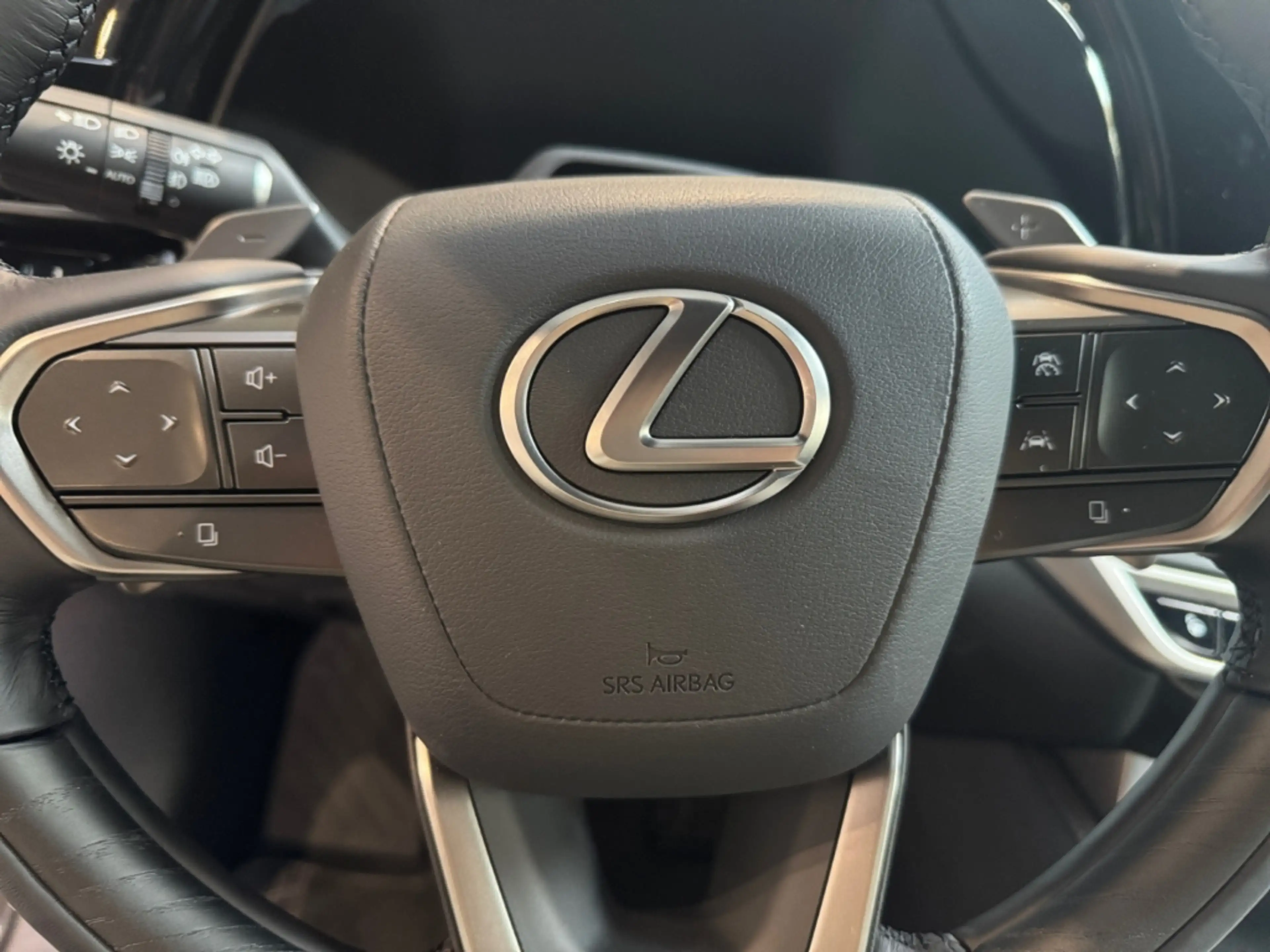 Lexus RX 450h + (Plug-in-Hybrid) Luxury *LED*360°*Pano* Allrad A — photo 10