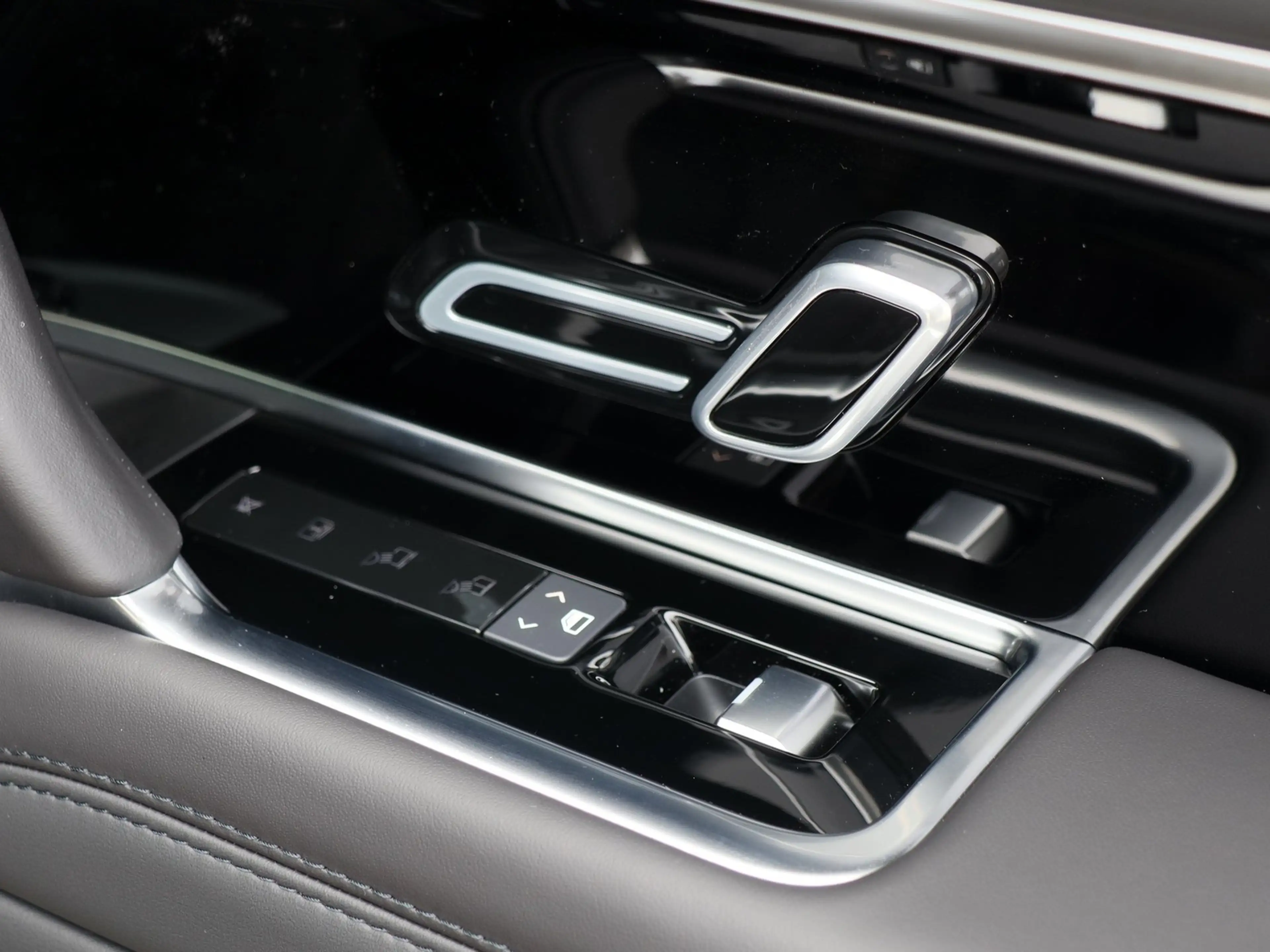 Land Rover Range Rover P460E HSE Plug-In-Hybrid 22"Felgen Gloss Black,... — photo 13