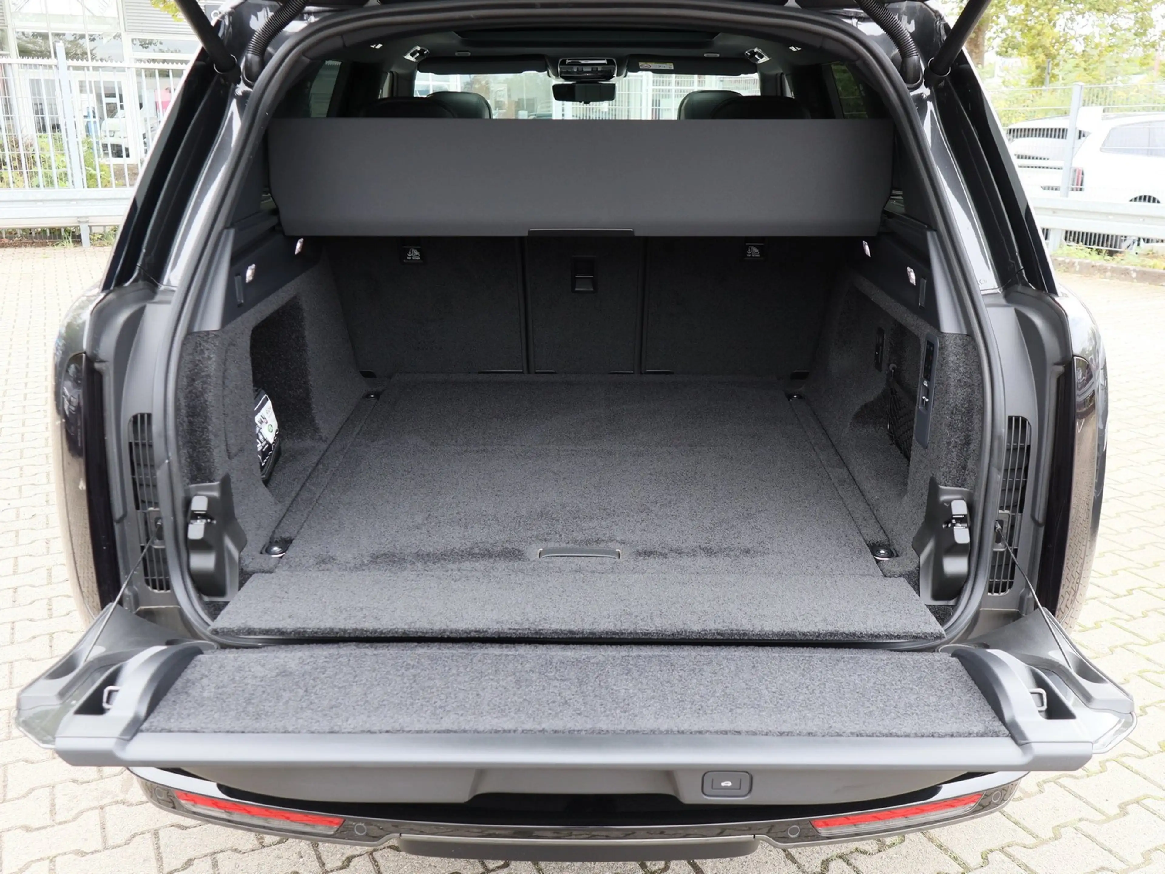 Land Rover Range Rover P460E HSE Plug-In-Hybrid 22"Felgen Gloss Black,... — photo 15