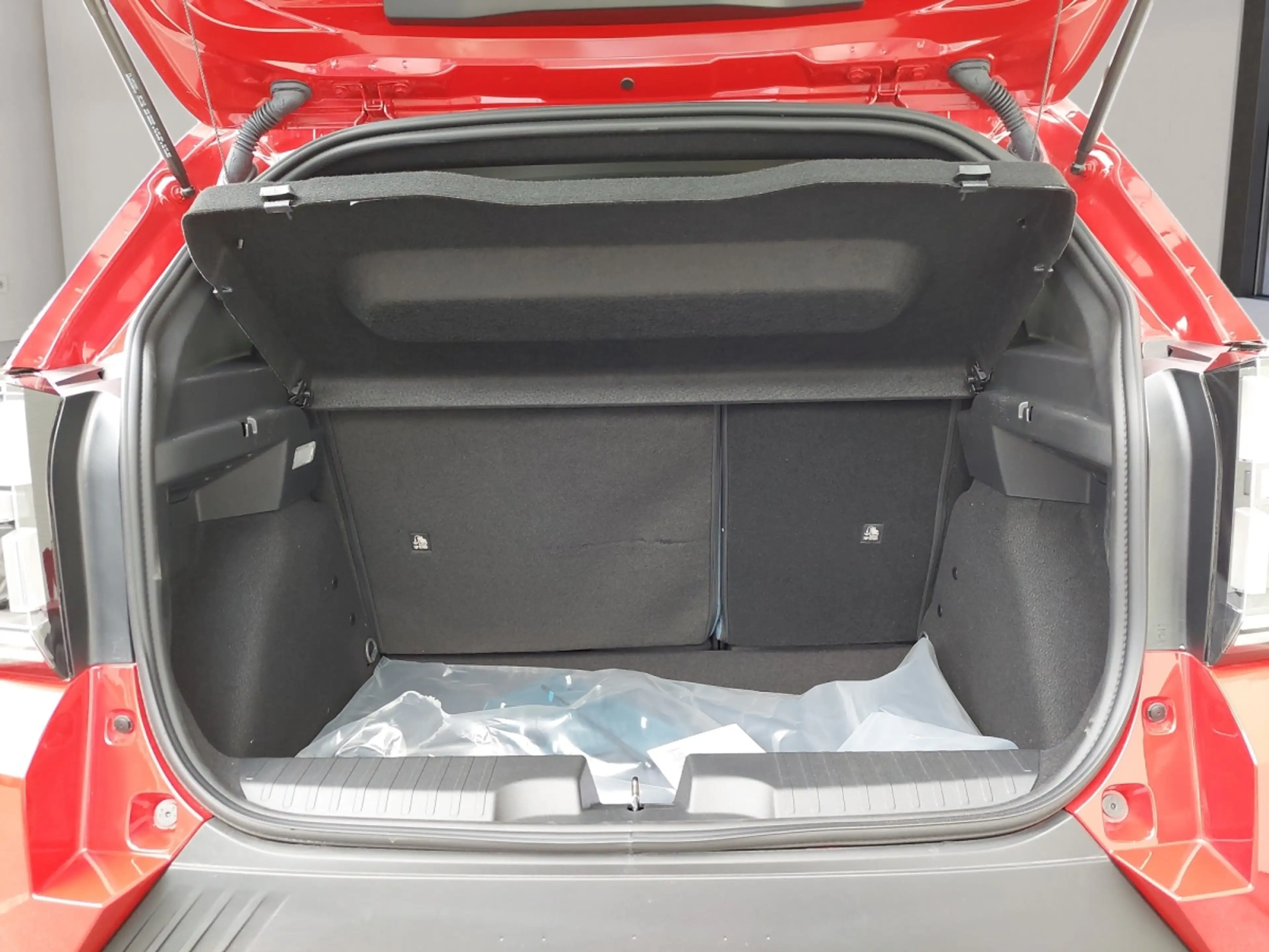 Fiat Grande Panda La Prima Hybrid — photo 11