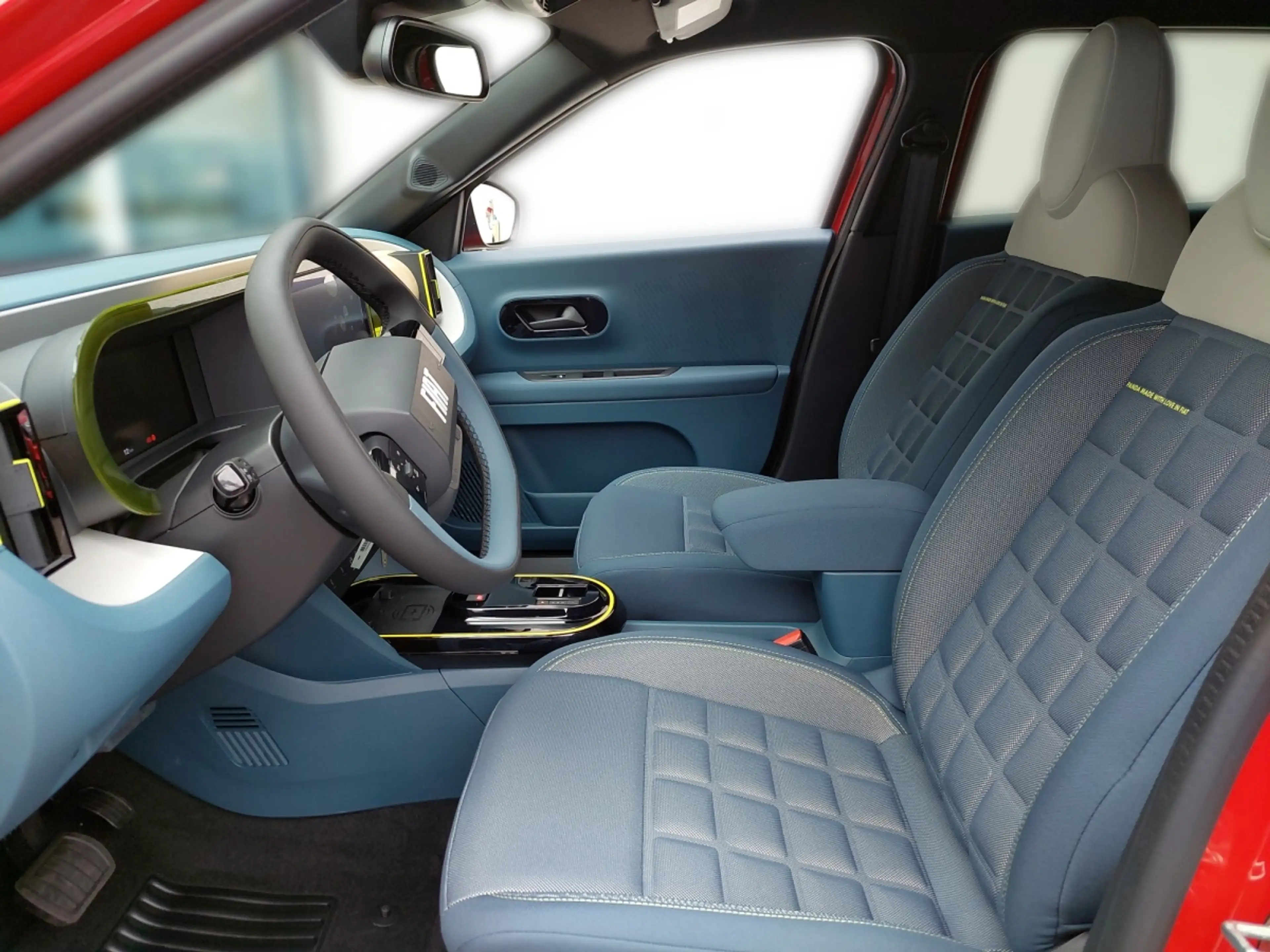 Fiat Grande Panda La Prima Hybrid — photo 5