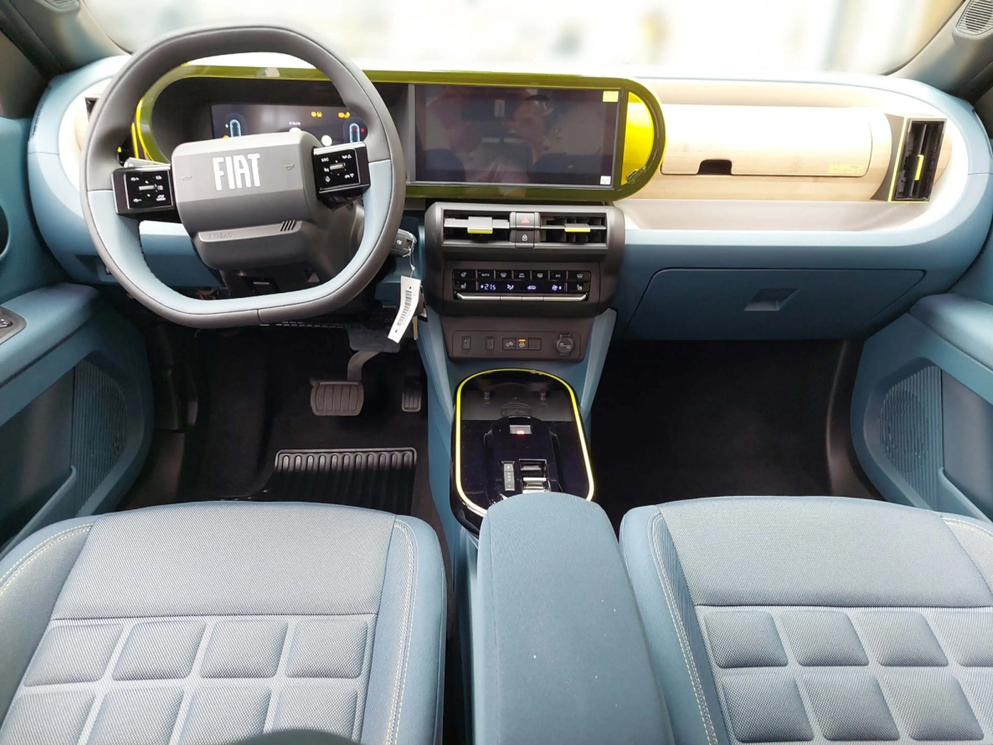 Fiat Grande Panda La Prima Hybrid — photo 4
