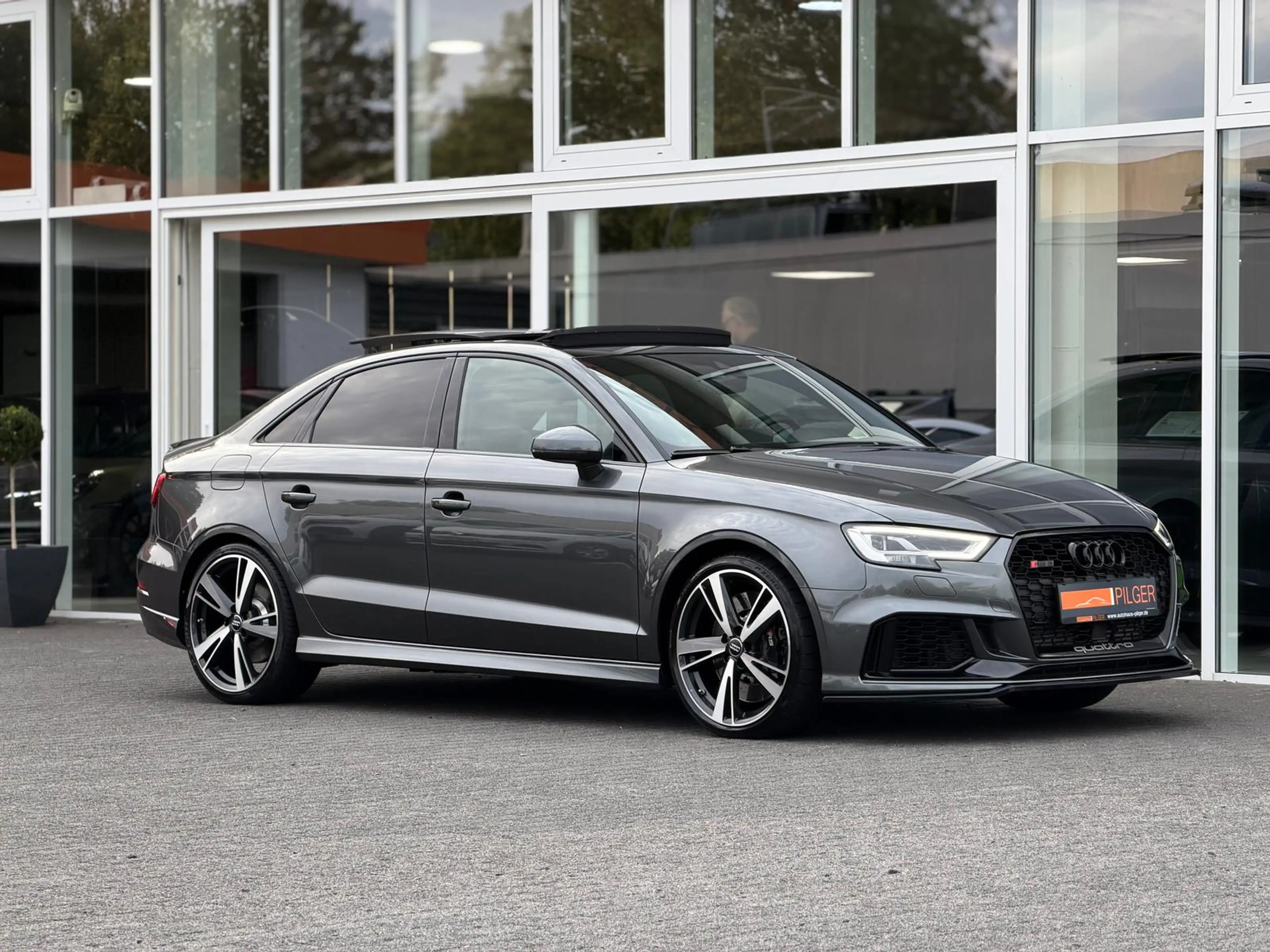 Audi RS3 Limo*B&O*Matrix*Pano*APR*Schale*Digital*ACC — photo 7