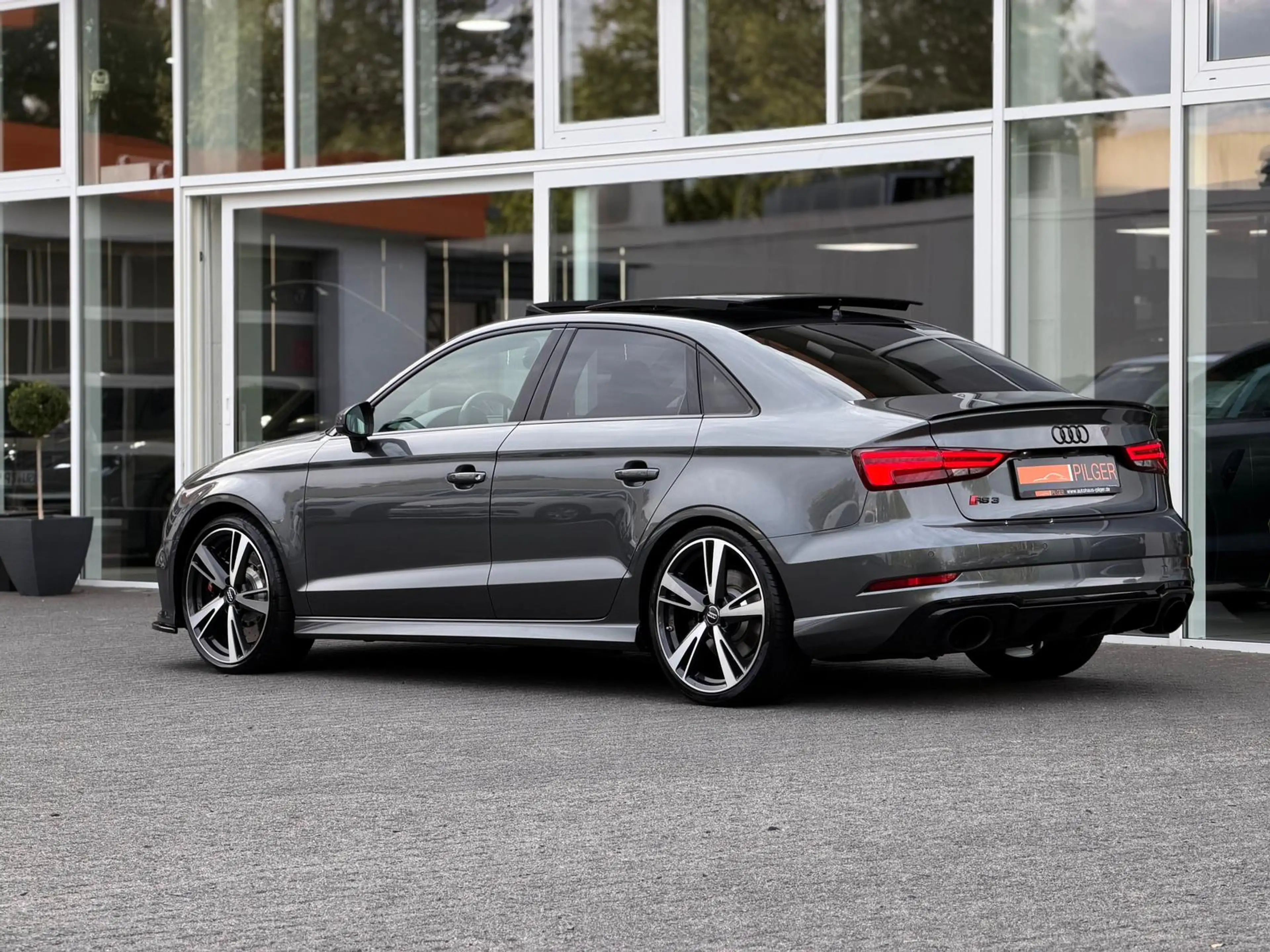 Audi RS3 Limo*B&O*Matrix*Pano*APR*Schale*Digital*ACC