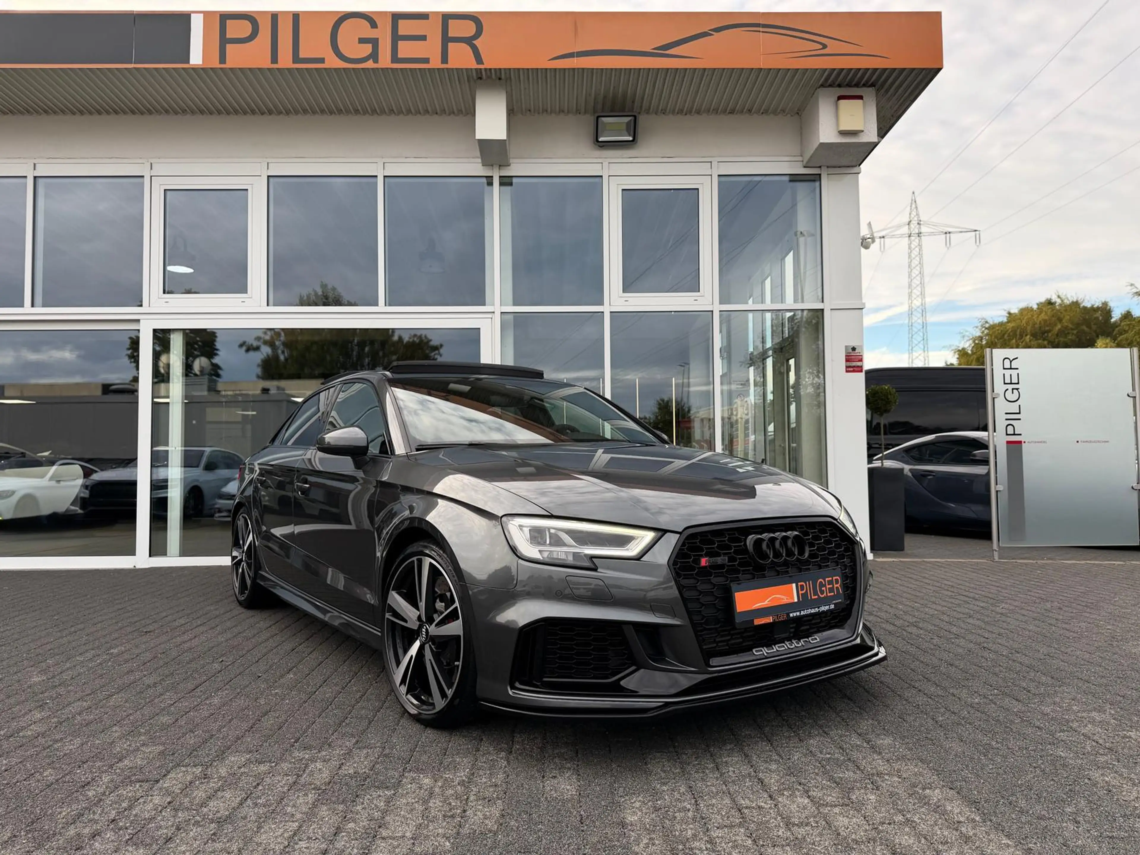 Audi RS3 Limo*B&O*Matrix*Pano*APR*Schale*Digital*ACC