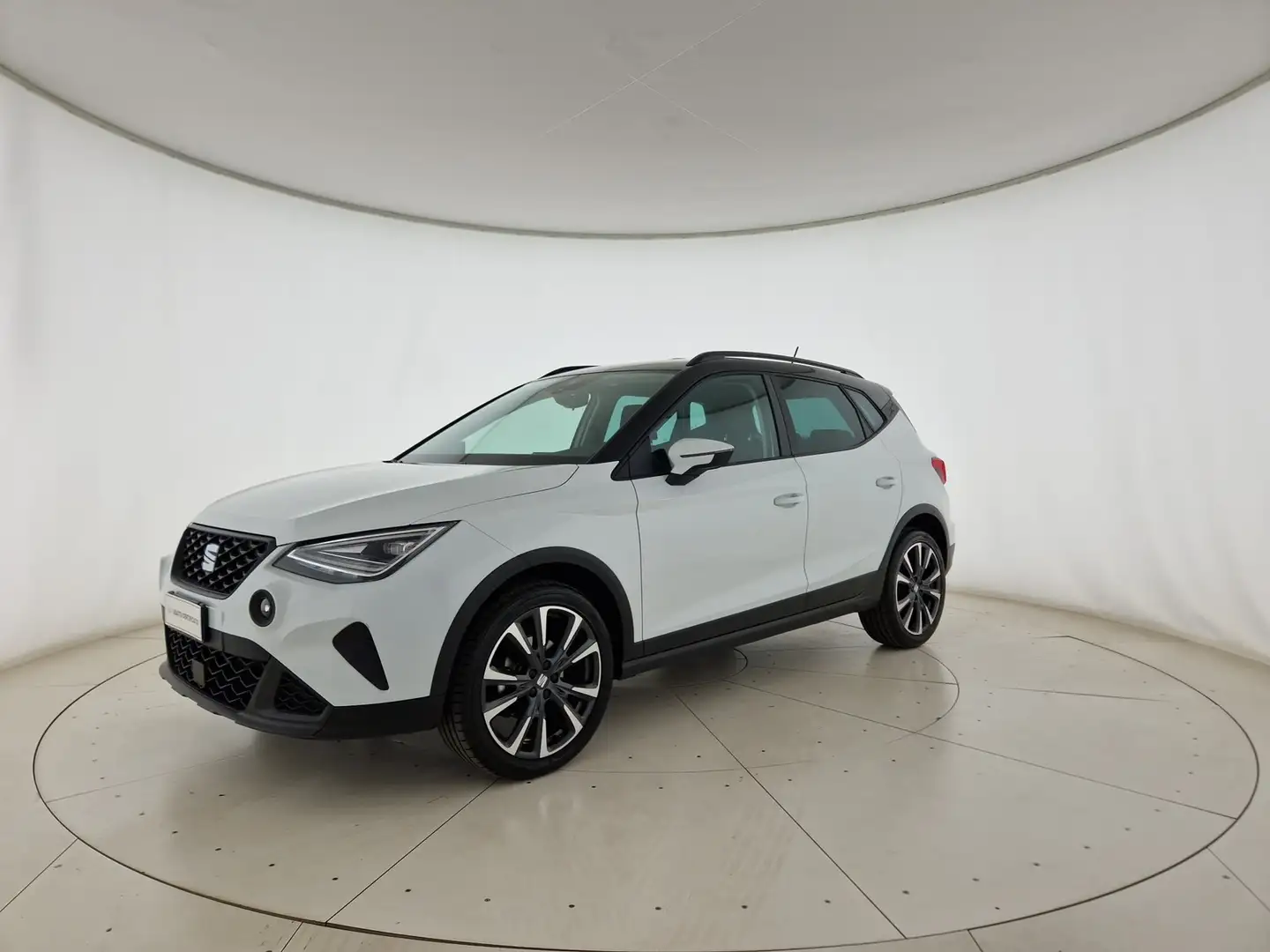 SEAT Arona 1.0 ecotsi black edition 95cv Alb - 1