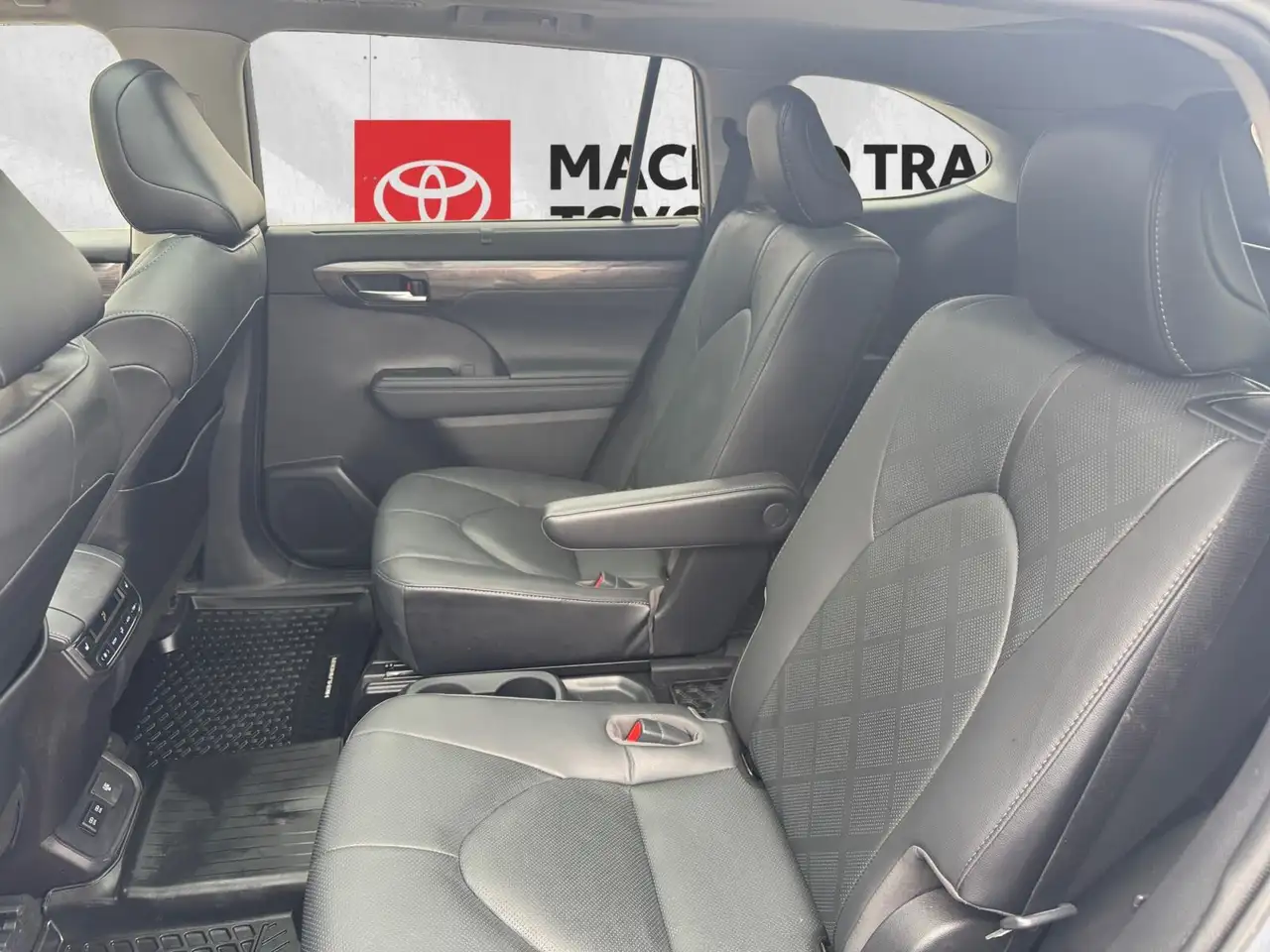 Toyota Highlander снимка Toyota Highlander