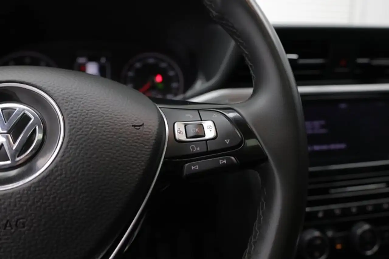 Volkswagen Passat photo Volkswagen Passat