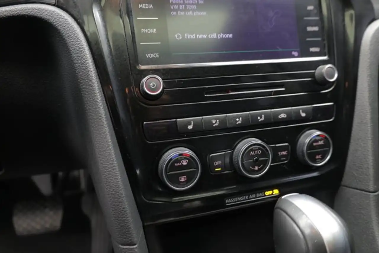 Volkswagen Passat photo Volkswagen Passat