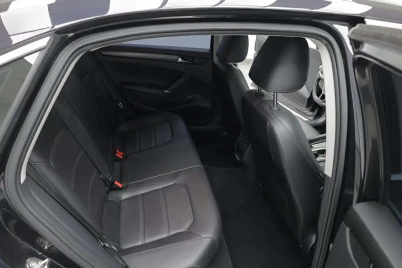 Volkswagen Passat photo Volkswagen Passat
