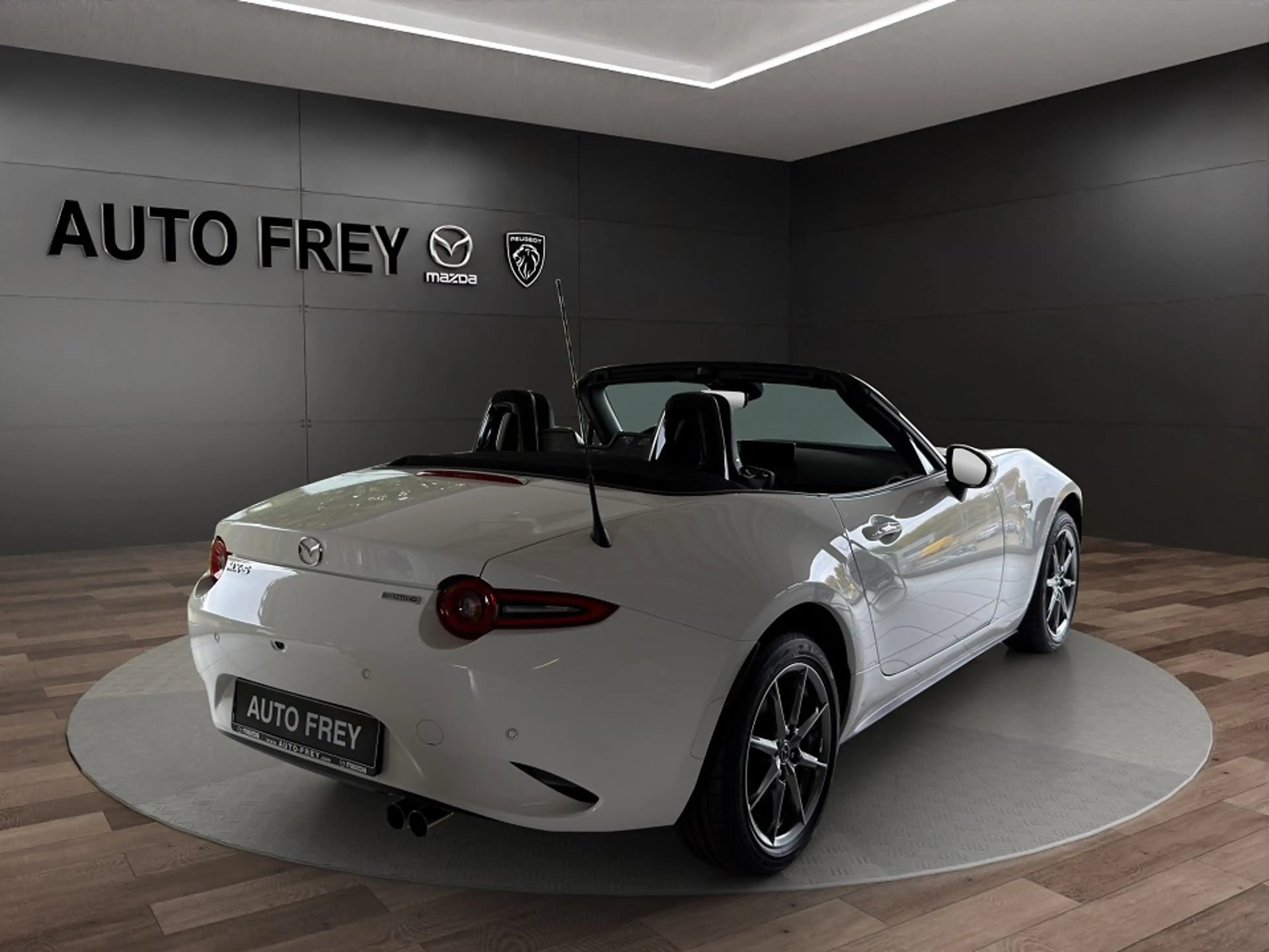 Mazda MX-5 1.5L SKYACTIV-G 132 Exclusive-line — photo 3