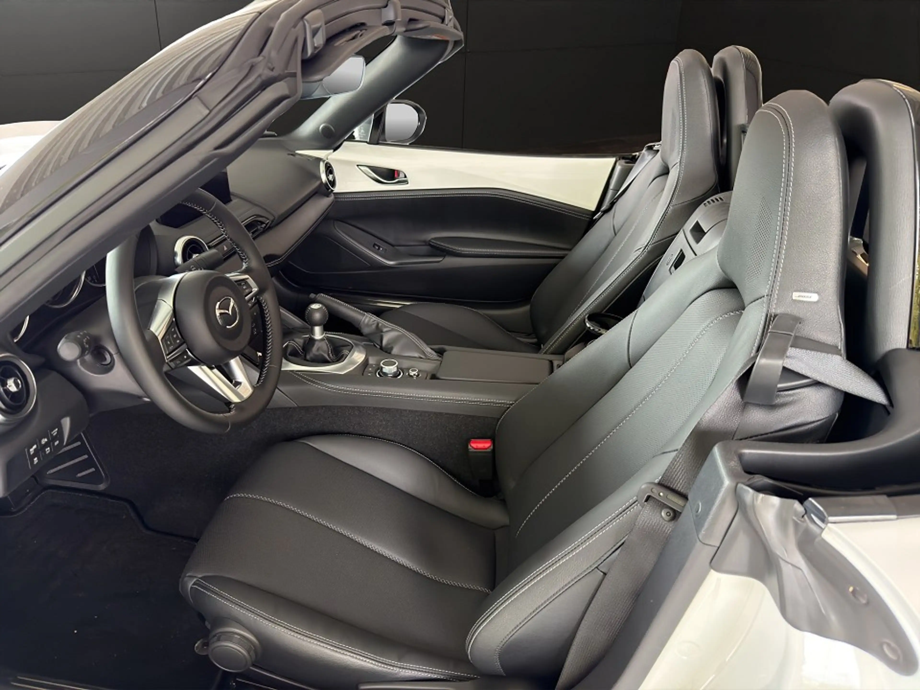 Mazda MX-5 1.5L SKYACTIV-G 132 Exclusive-line — photo 7