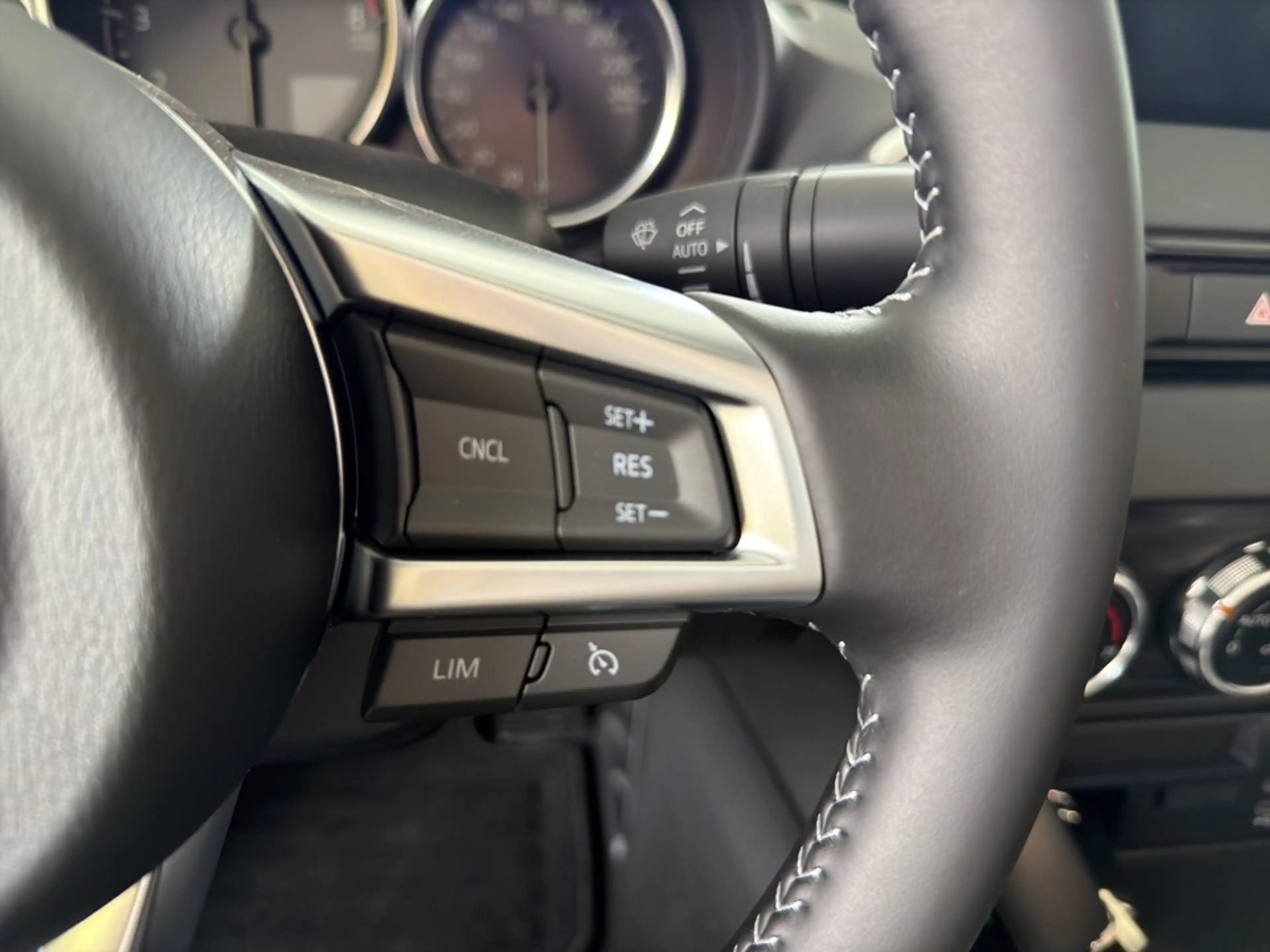 Mazda MX-5 1.5L SKYACTIV-G 132 Exclusive-line — photo 11