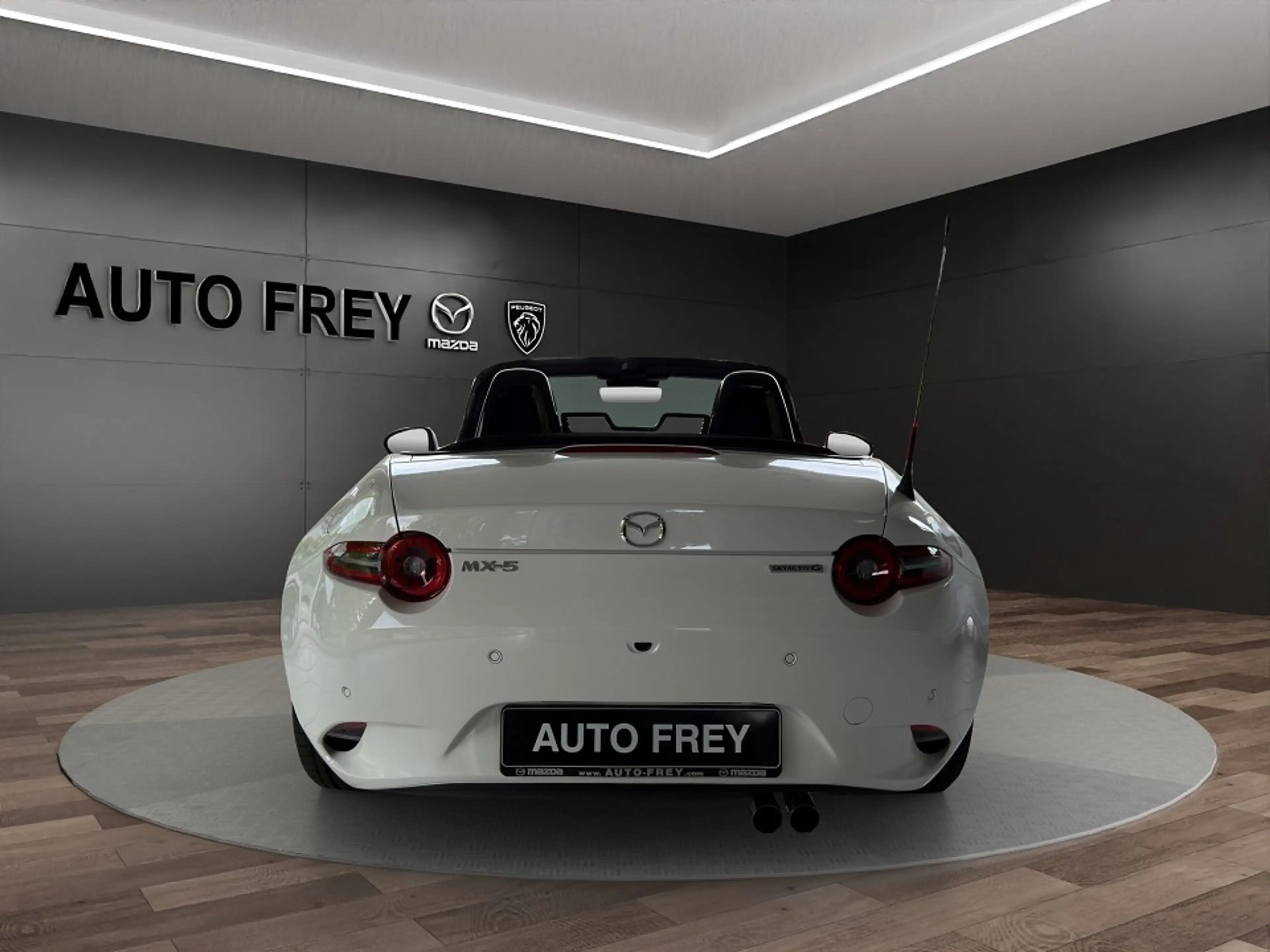 Mazda MX-5 1.5L SKYACTIV-G 132 Exclusive-line — photo 4