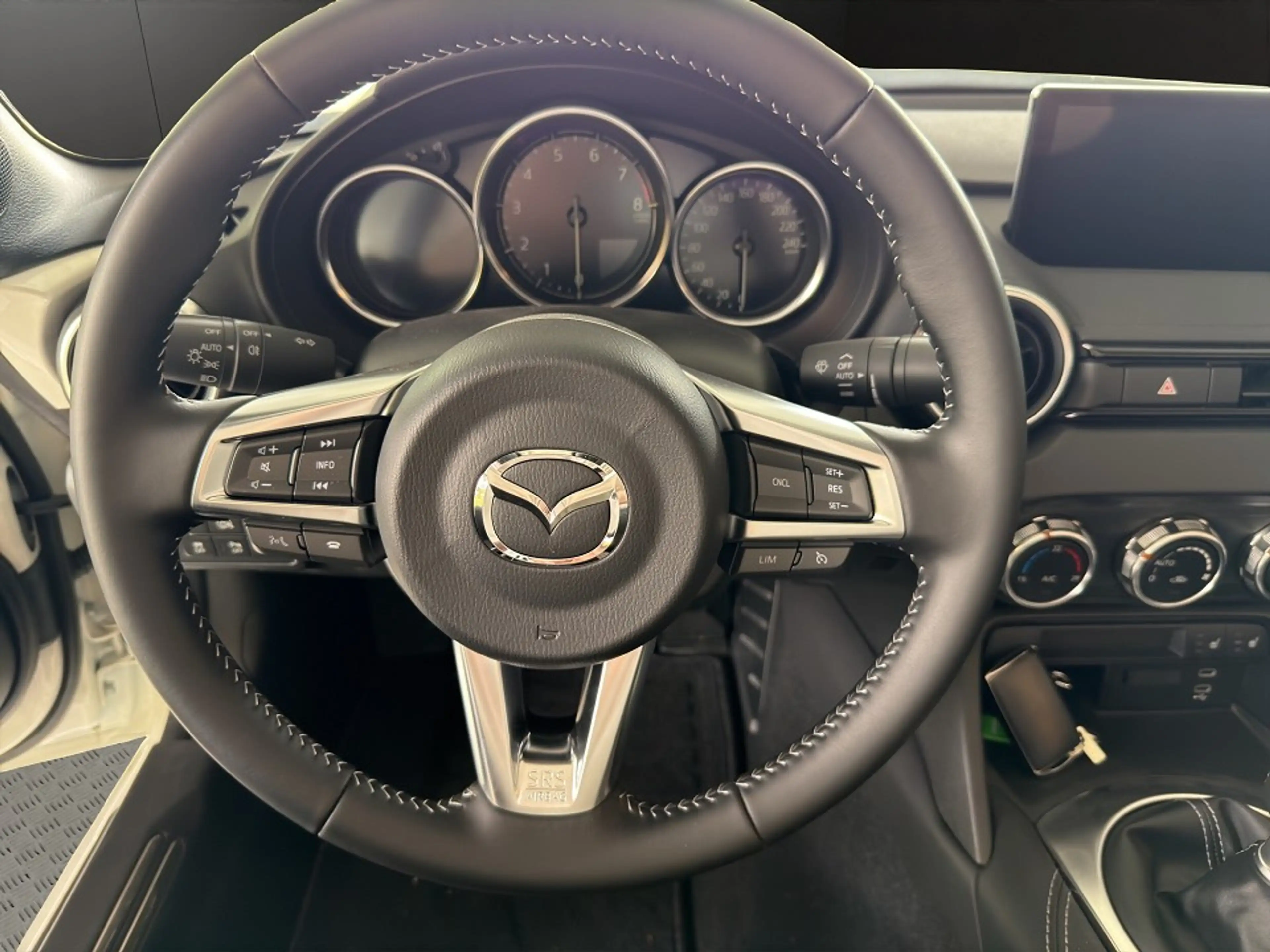 Mazda MX-5 1.5L SKYACTIV-G 132 Exclusive-line — photo 8