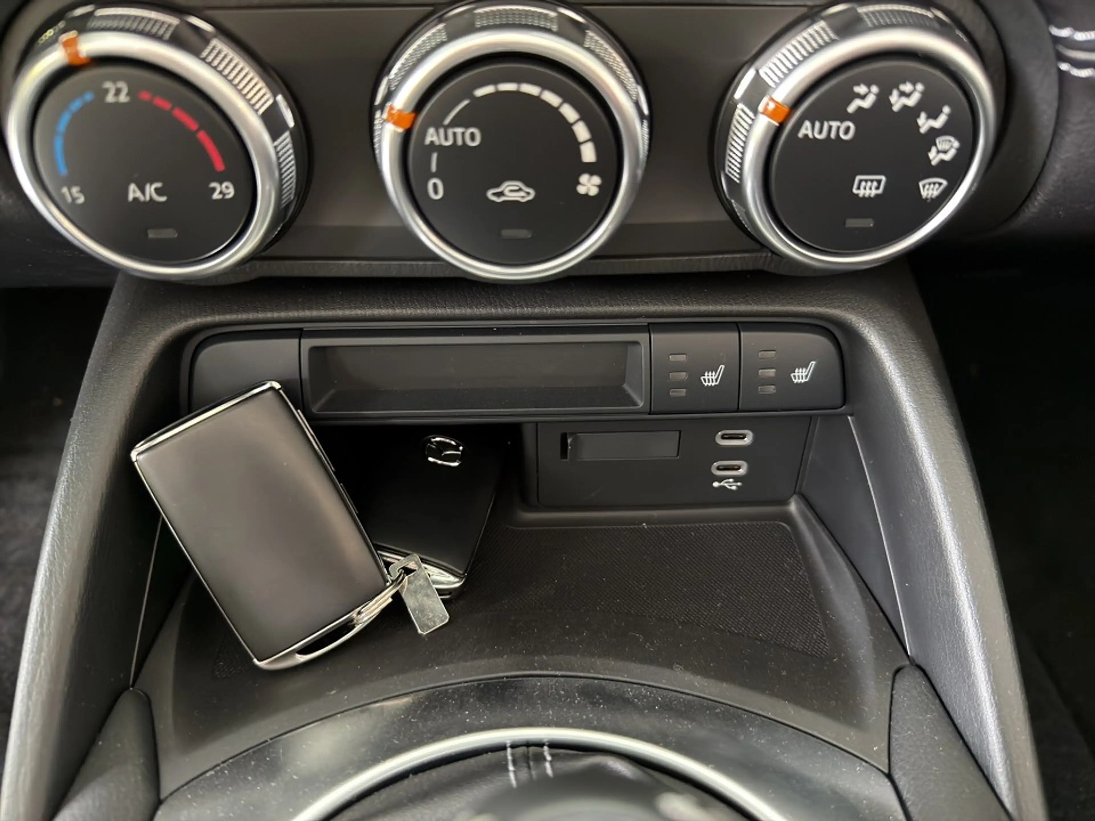 Mazda MX-5 1.5L SKYACTIV-G 132 Exclusive-line — photo 12