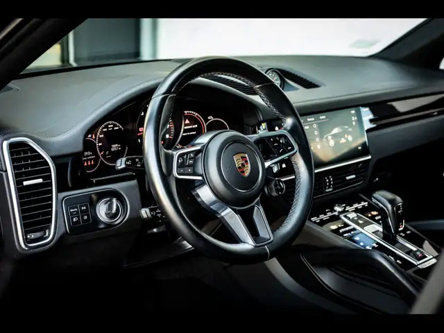 Porsche Cayenne view 10