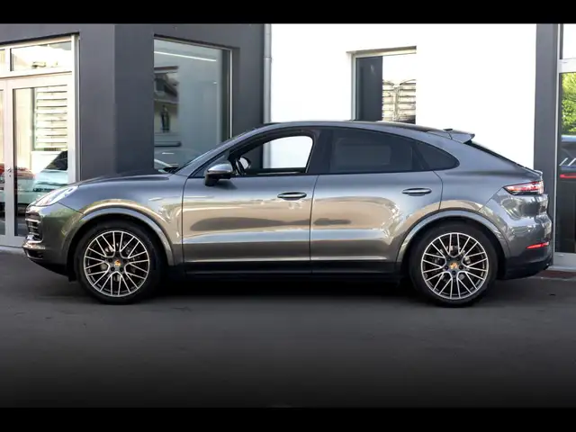 Porsche Cayenne view 2