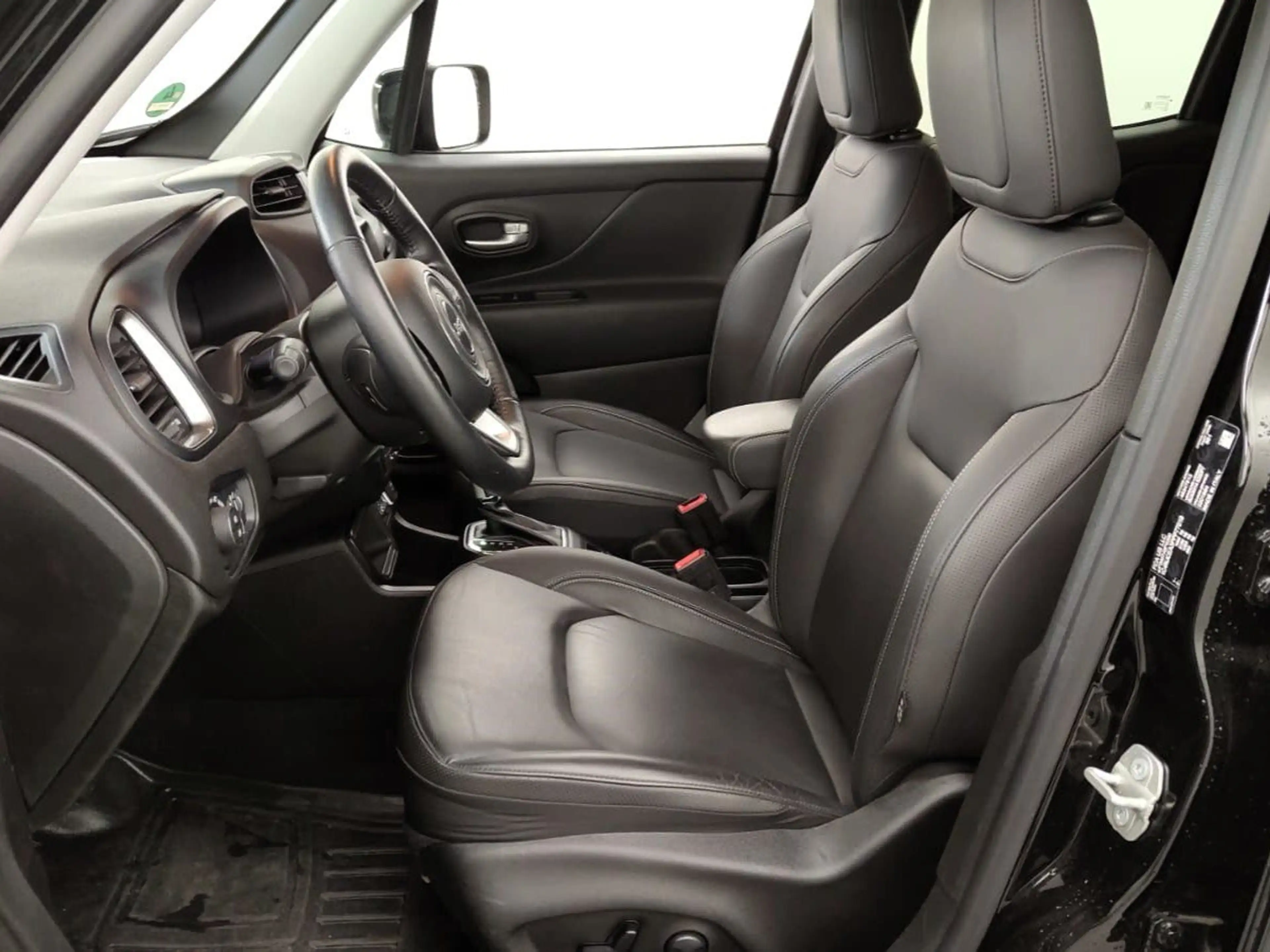 Jeep Renegade 1.5 MultiAir MHEV Altitude Automatik — photo 8