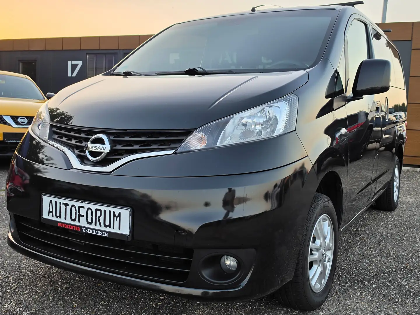 Nissan NV200 Evalia Premium 7. Sitzer TOP WIE NEU Schwarz - 1