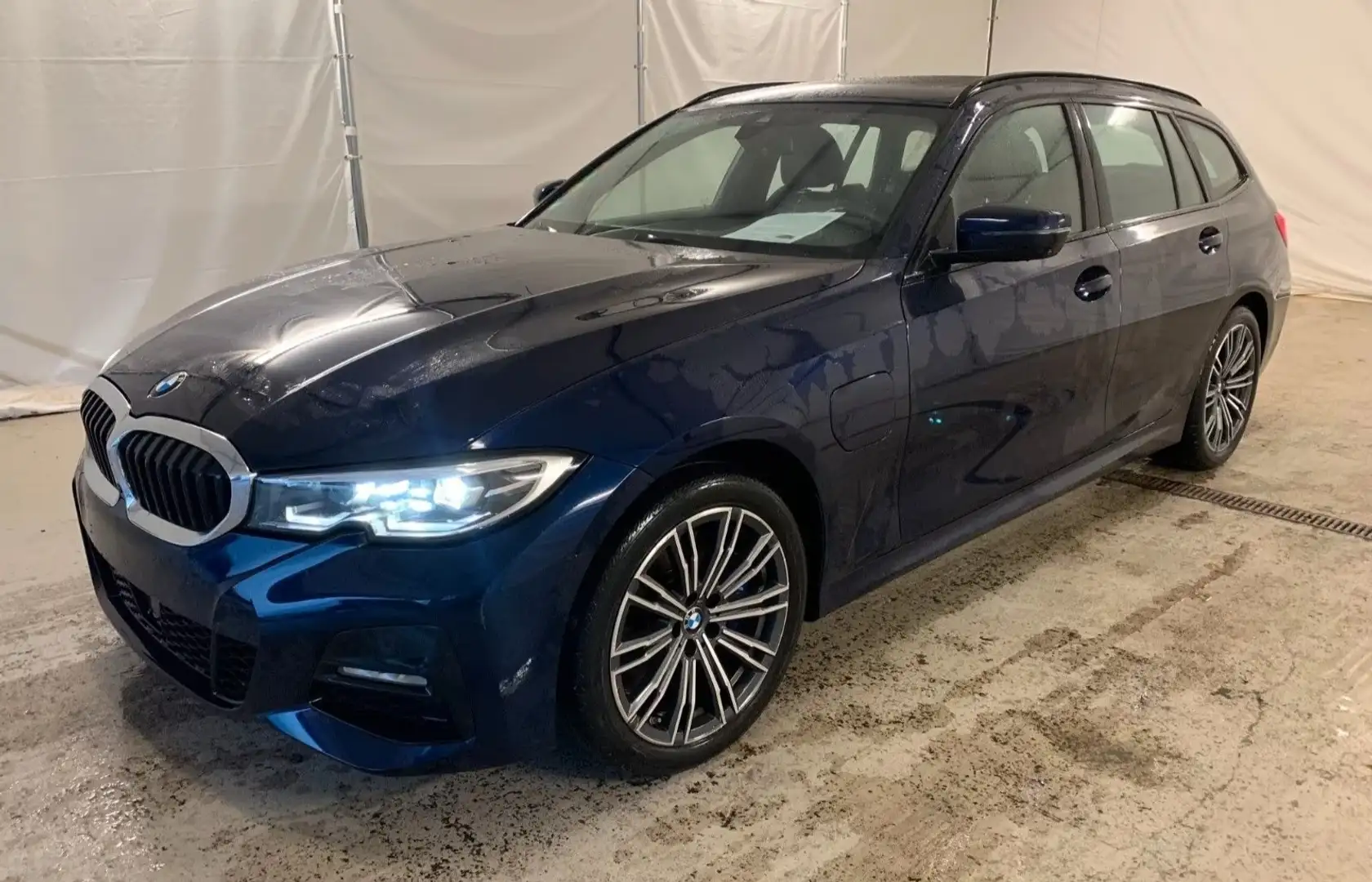 BMW 330 330e PHEV xDrive Touring Aut. - 1