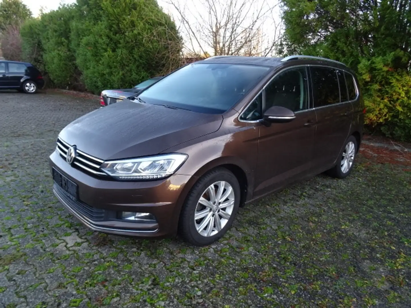 Volkswagen Touran 2.0 TDI DSG Highline Navi 3-Zonen-Klimaautom. smeđa - 2