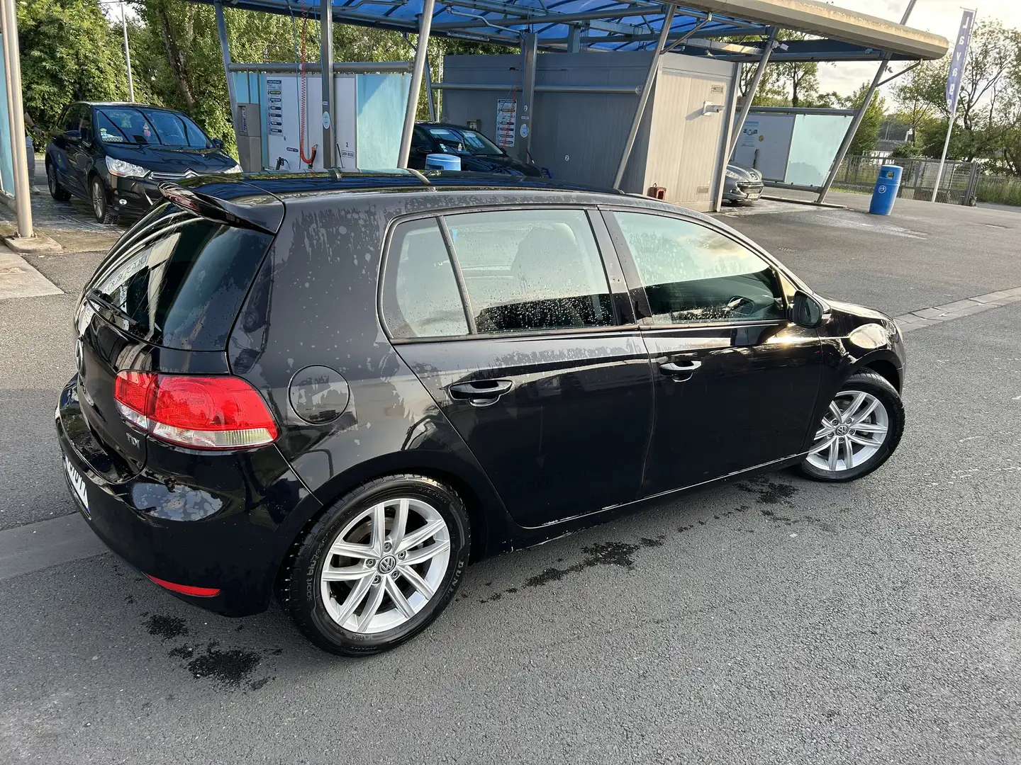 Volkswagen Golf - 2