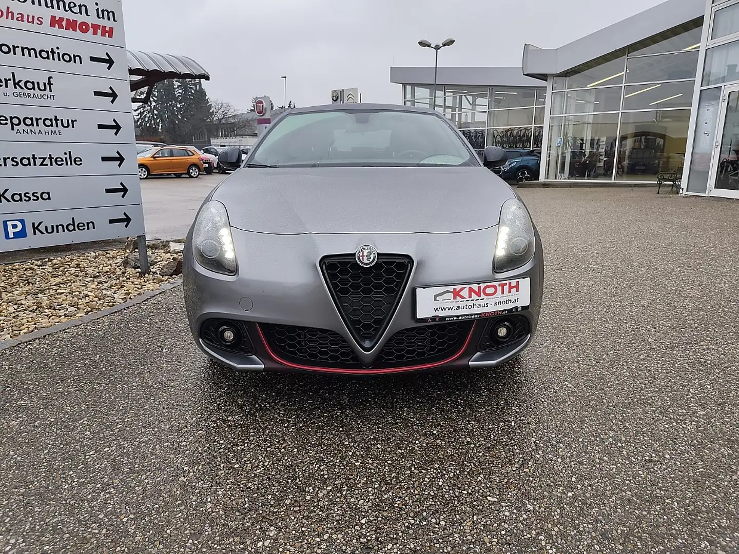 Alfa Romeo Giulietta Sprint 1,4 TB 120 Grau - 2
