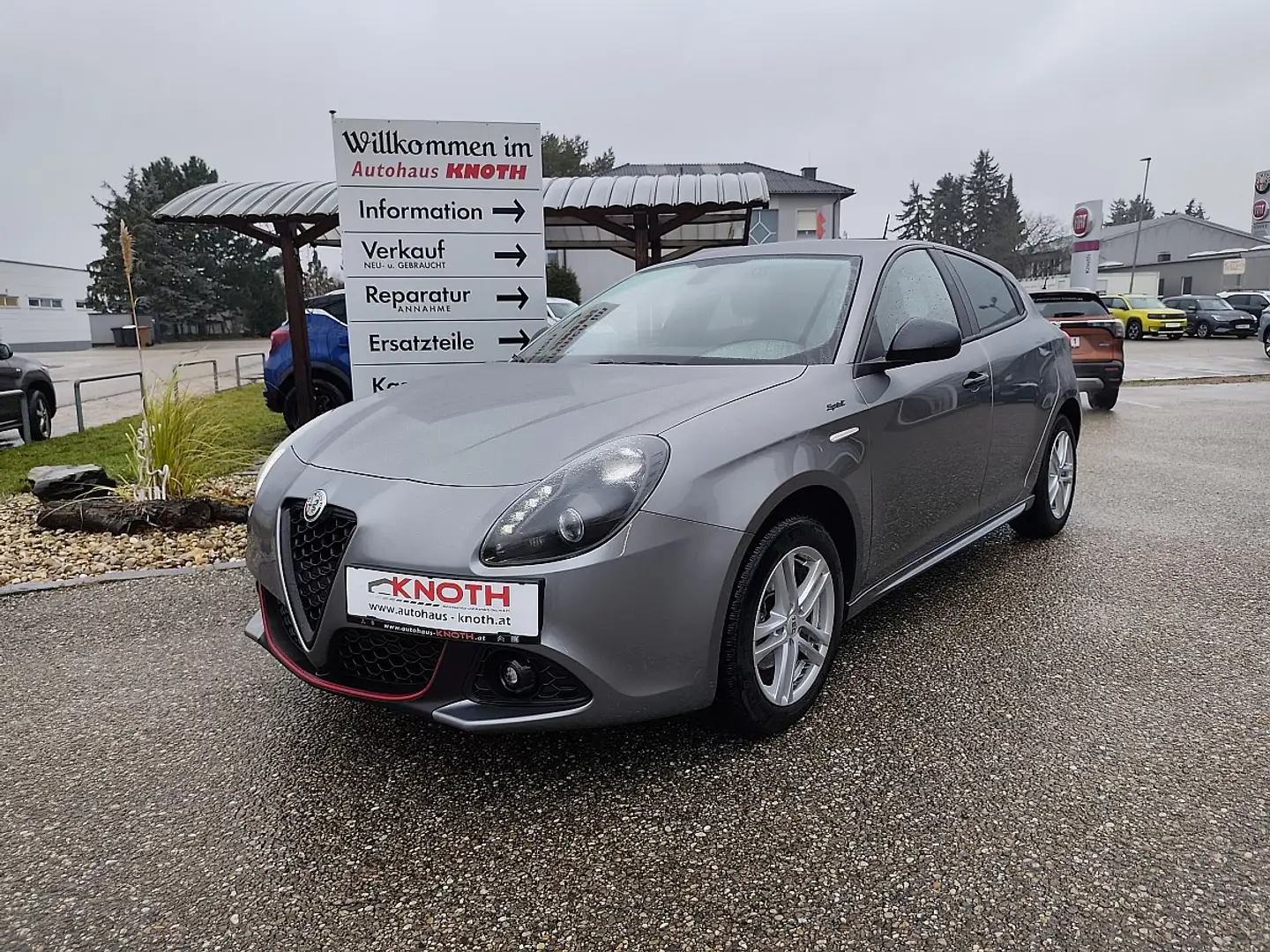 Alfa Romeo Giulietta Sprint 1,4 TB 120 Grau - 1