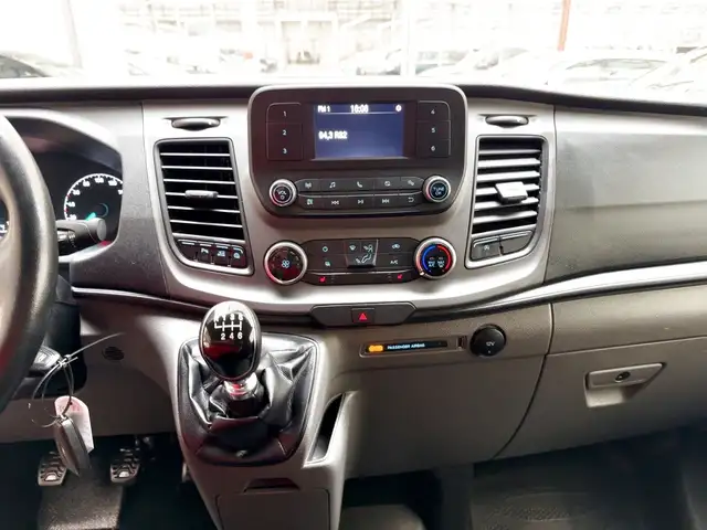 Ford Transit Custom view 11