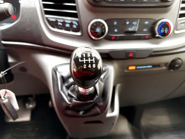 Ford Transit Custom view 13