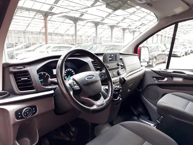 Ford Transit Custom view 9