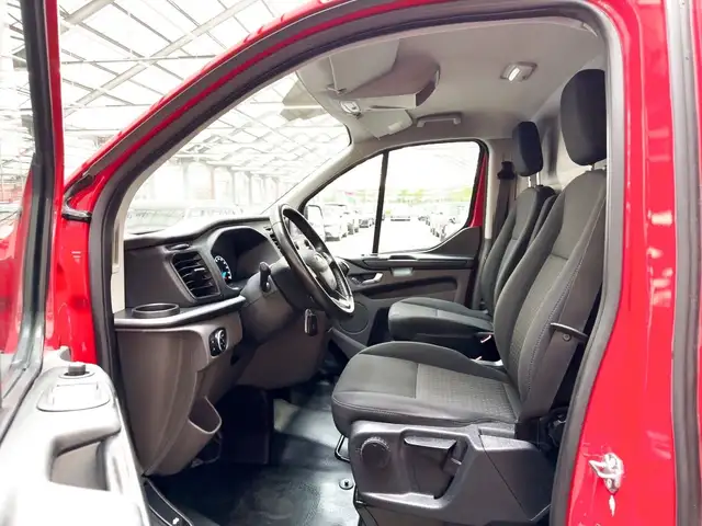 Ford Transit Custom view 8