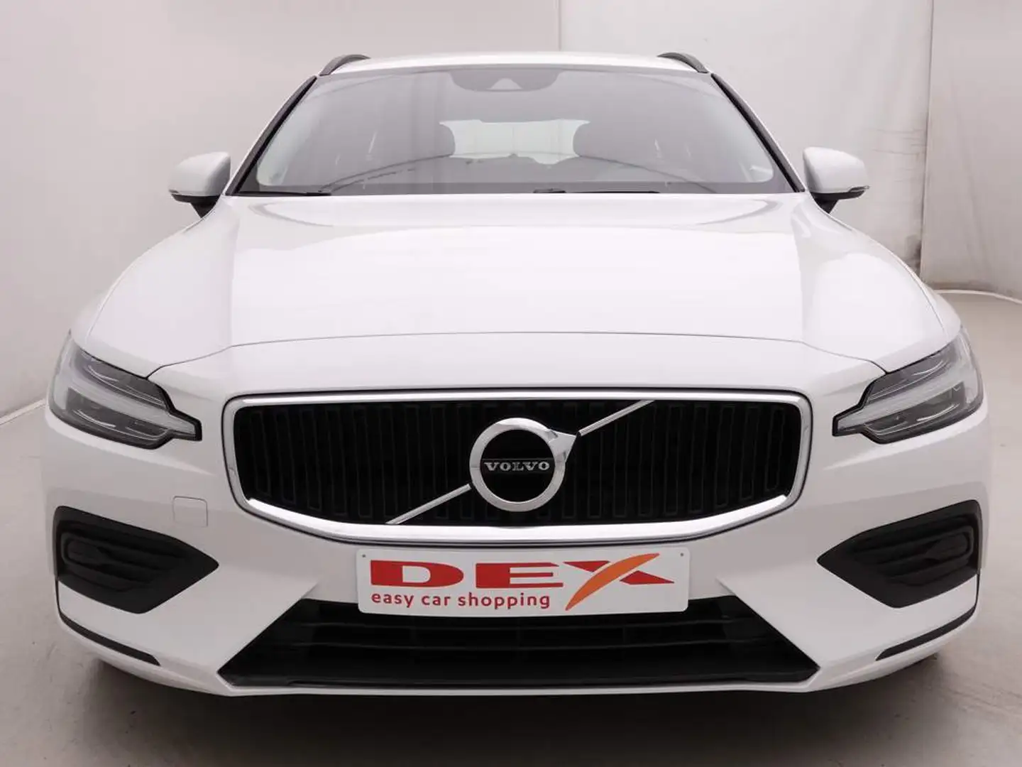 Volvo V60 2.0d B4 Mild Hybrid 211 Automaat Momentum Core + GPS + LED Lights + Winter Pack Bianco - 2