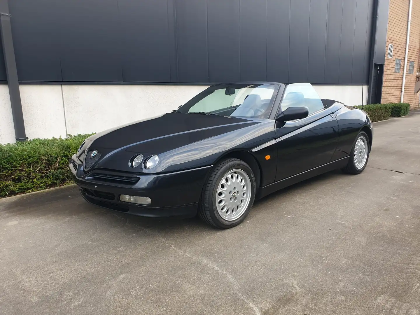 Alfa Romeo Spider 2.0i Lusso Schwarz - 1