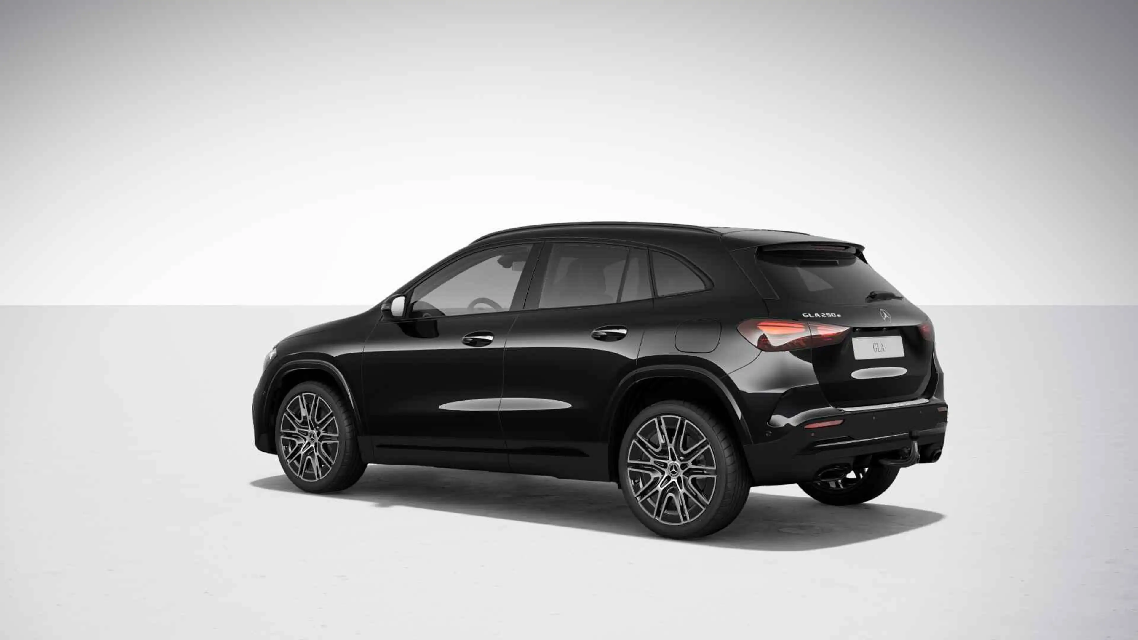 Mercedes-Benz GLA 250 e '140 Years Edition' — photo 3