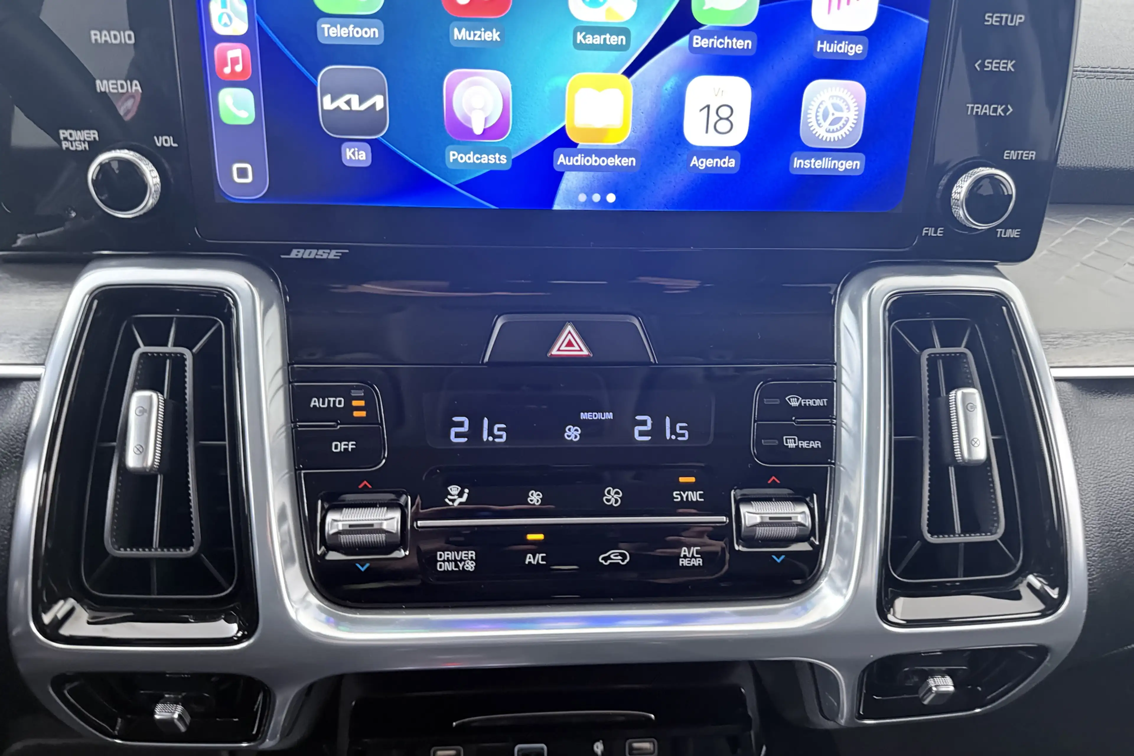Kia Sorento 1.6 T-GDI Plug-in Hybrid 4WD ExecutiveLine 7p. Pan — photo 26