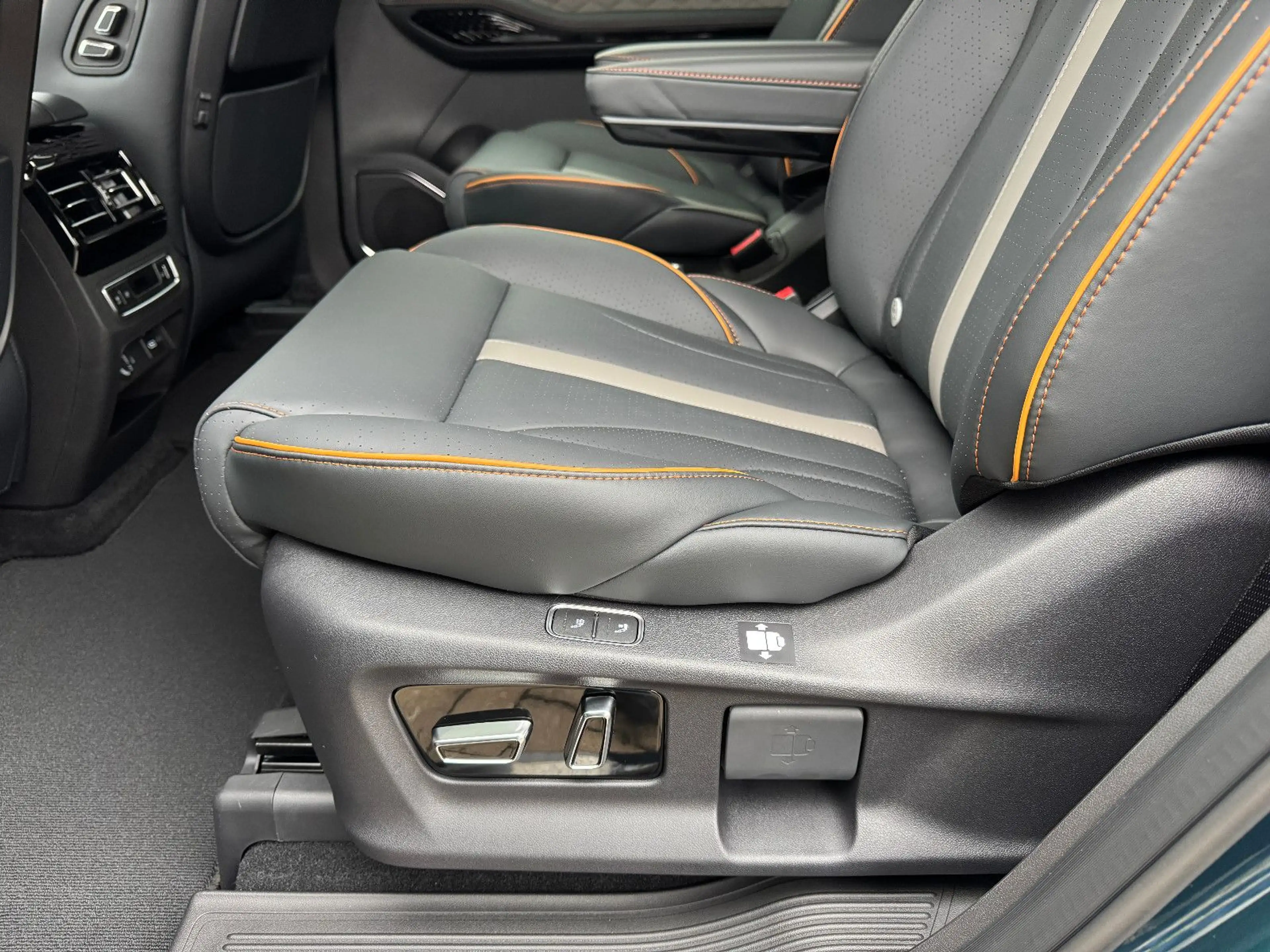 DFM Forthing 4 U-Tour ACC-Temp/Apple-Carplay-Android — photo 15