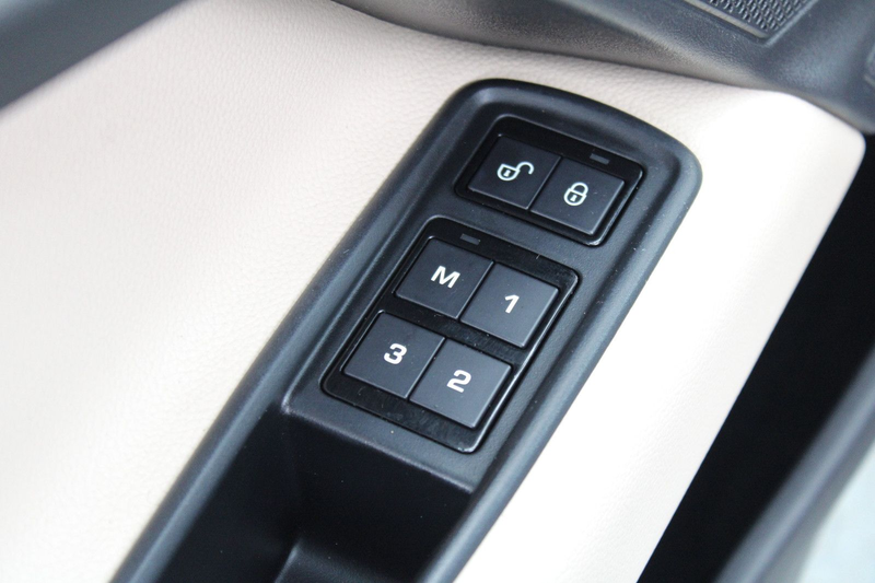 Jaguar XE S Automatik *Tüv&Inspektion Neu*Pano*Meridian — photo 12