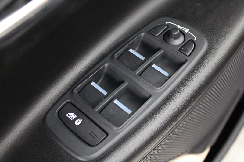 Jaguar XE S Automatik *Tüv&Inspektion Neu*Pano*Meridian — photo 13