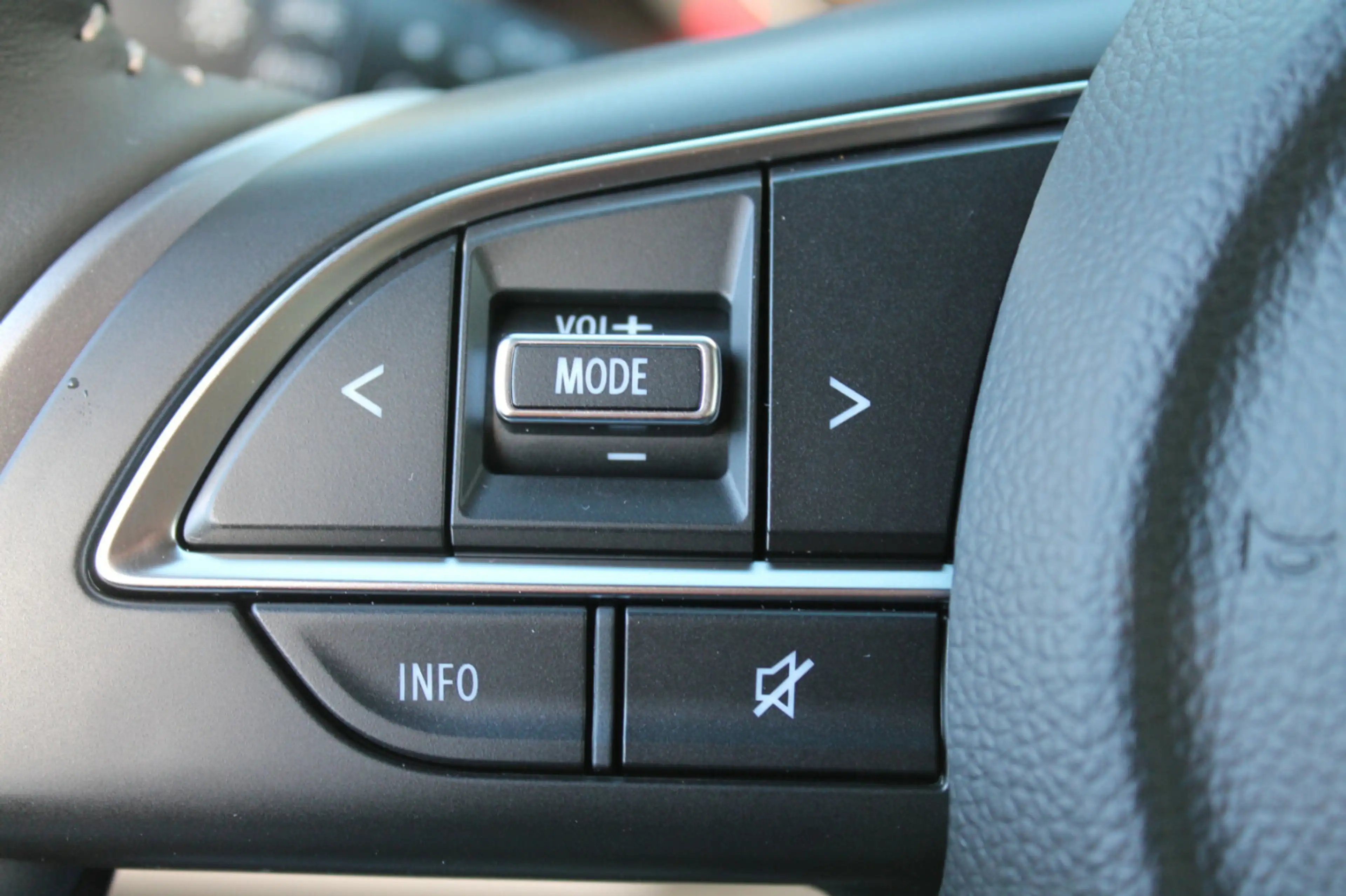 Suzuki Swift 1.2 Comfort Hybrid — photo 6