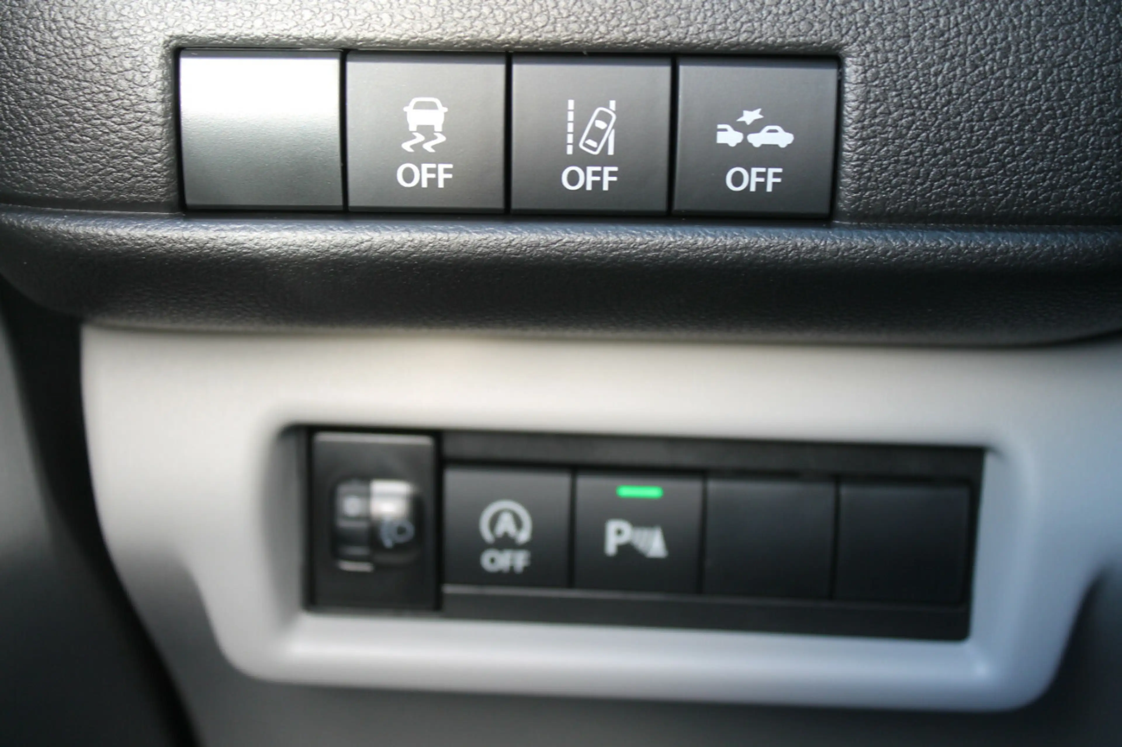 Suzuki Swift 1.2 Comfort Hybrid — photo 8