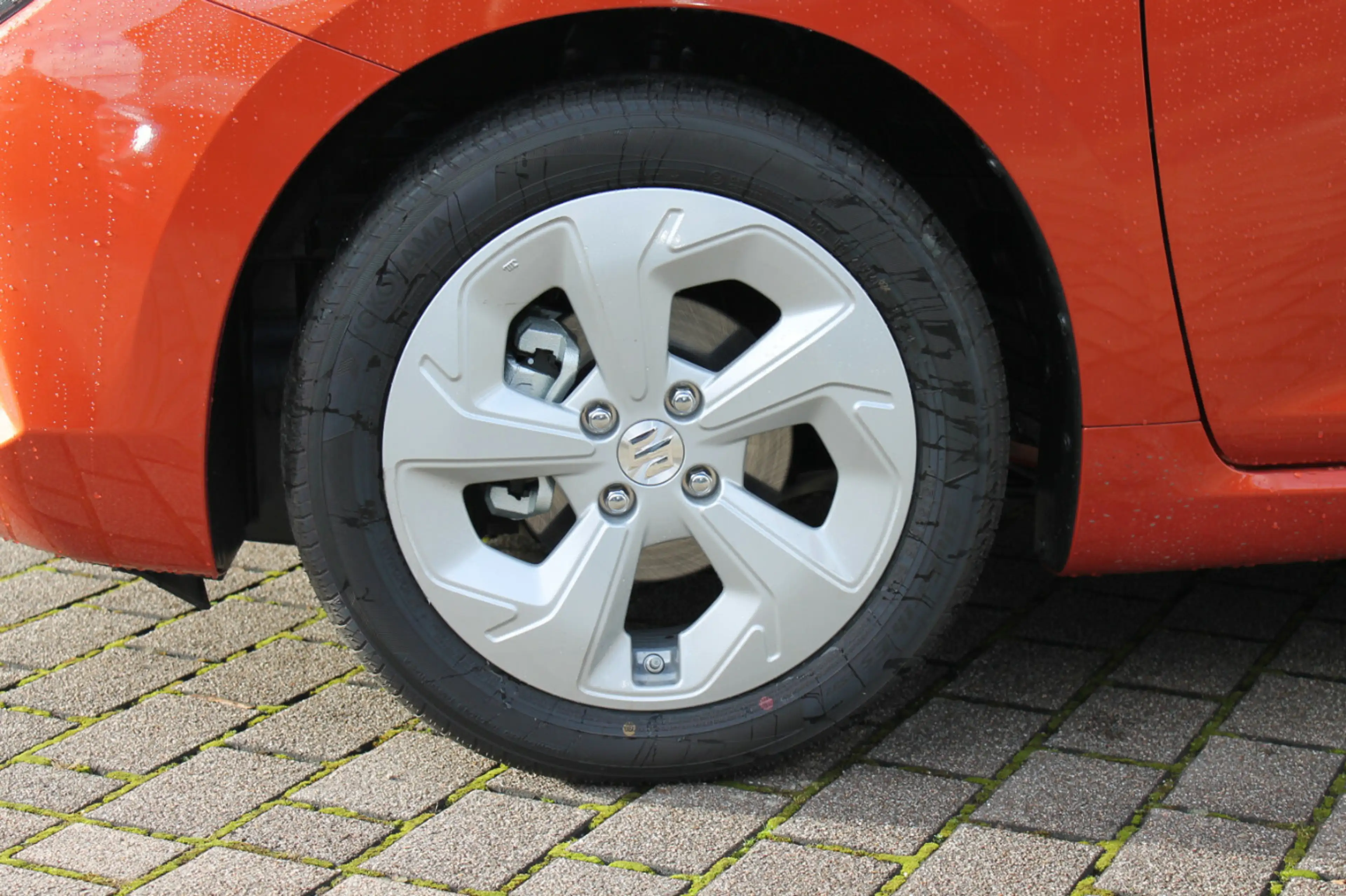 Suzuki Swift 1.2 Comfort Hybrid — photo 4