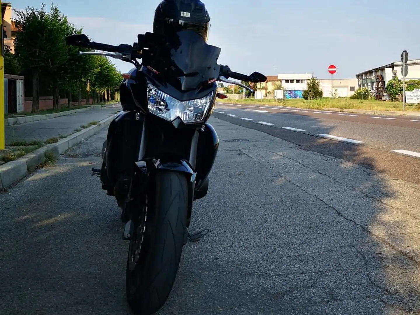 Kawasaki Z 750 R Negro - 1