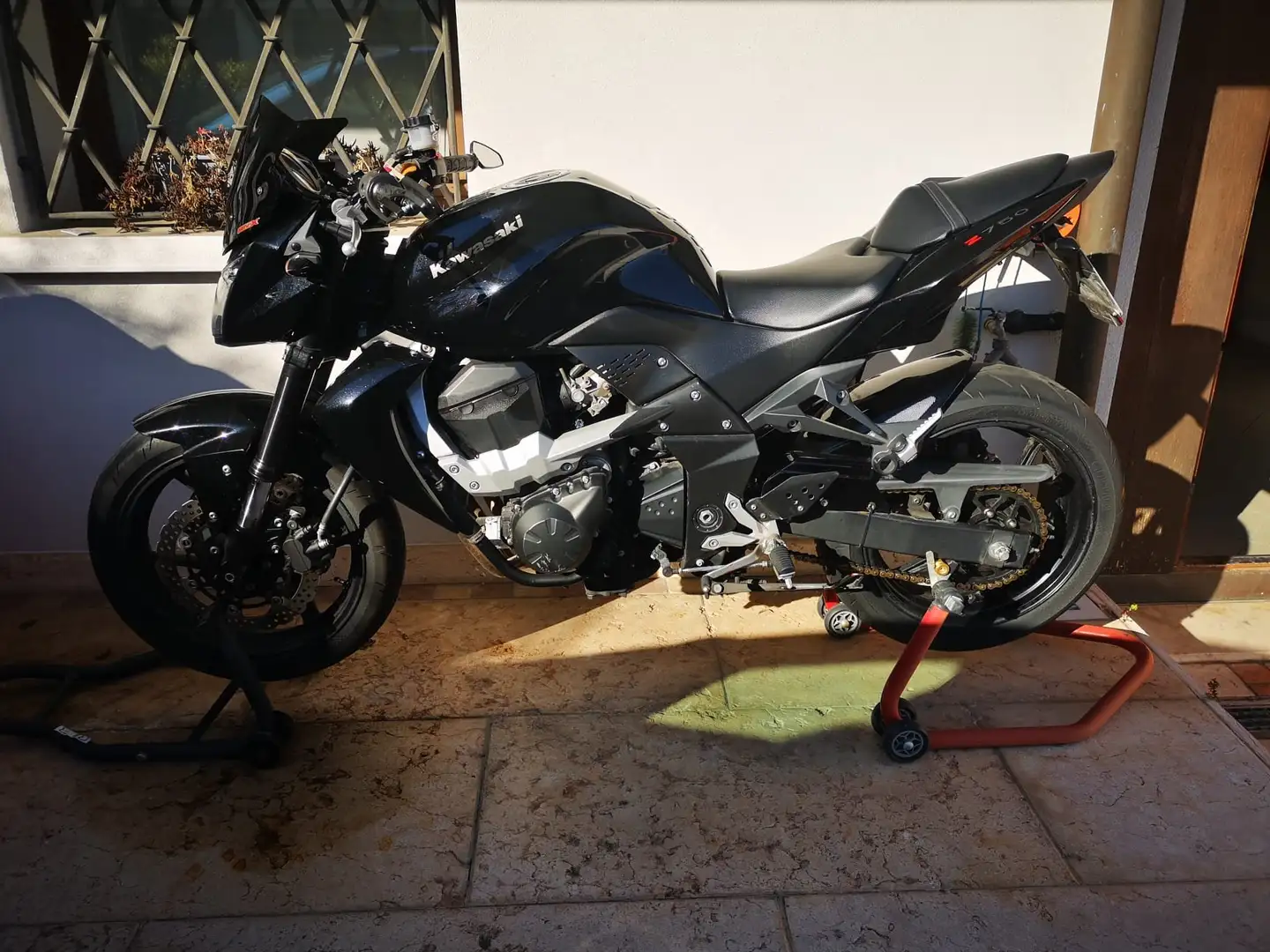 Kawasaki Z 750 R Negro - 2