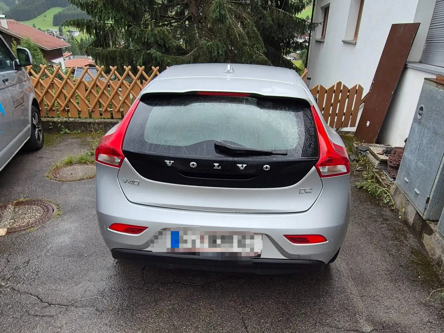 Volvo V40 V40 D2 Momentum Geartronic Momentum Silber - 1