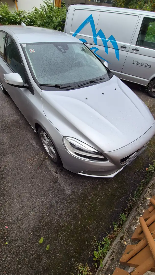 Volvo V40 V40 D2 Momentum Geartronic Momentum Silber - 2
