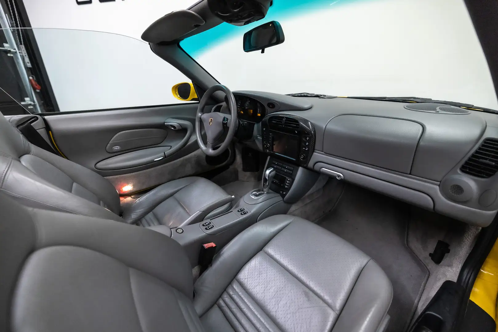 Porsche 996 Cabrio 3.6 Carrera Uniek  2 eigenaren Jaune - 2